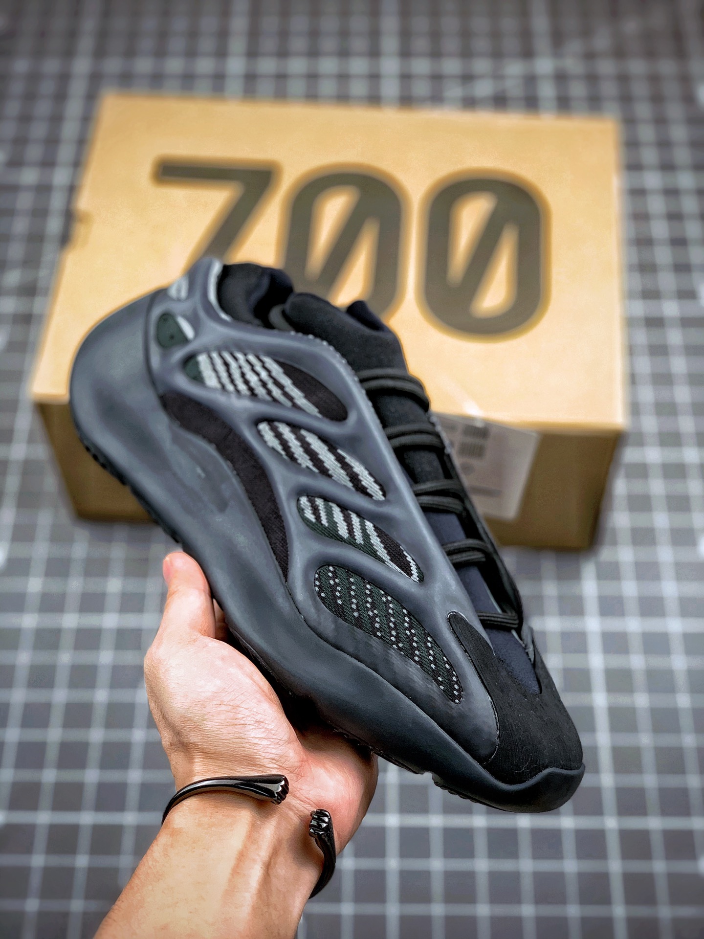 Yeezy 700 V3