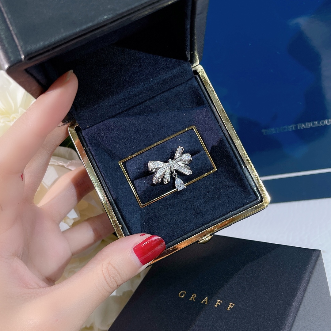 NO:104612,Seiko version top brand Graf Bow ring high-end jewelry custom imitation diamond series, showing luxury High-end custom luxury Yellow diamond s925 silver-plated platinum emoticon diamond bow The ring dancing elf The butterfly texture is super gorgeous and beautiful upper body, Graf, ring19860909精工版本顶级品牌 格拉芙 蝴蝶结戒指高级珠宝定制仿真钻系列 尽显奢华 高端定制 奢侈 黄钻 s925银镀铂金仿真钻蝴蝶结 戒指翩翩起舞的小精灵 蝴蝶质感超赞 上身超华丽优美,格拉芙,ring,Jewelry