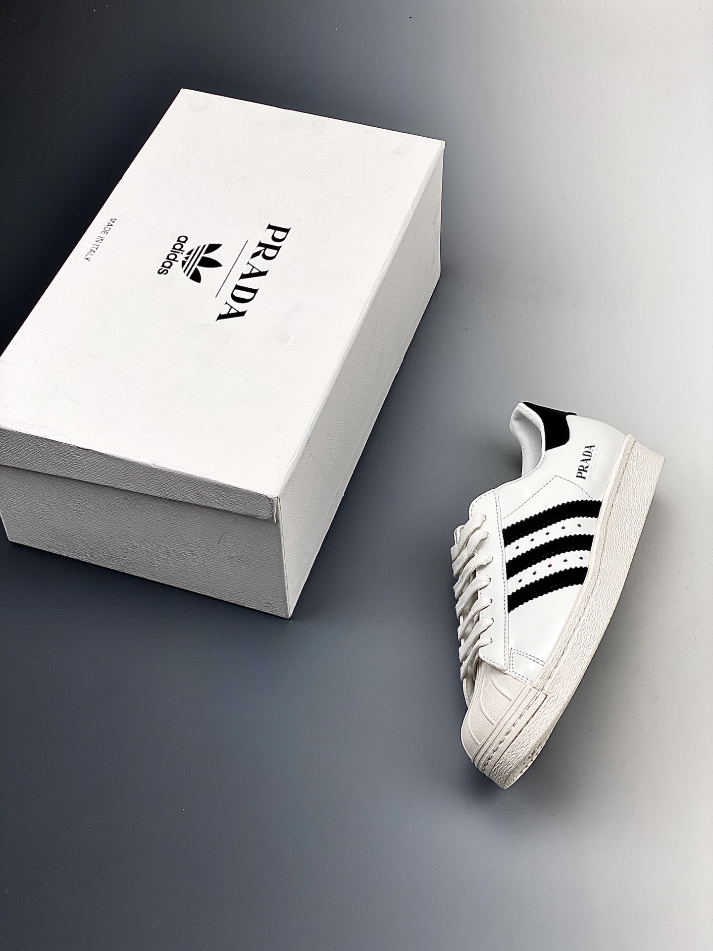 190  Prada x adidas Originals Superstar 80s”White/Black”贝壳头经典百搭休闲运动板鞋 FW6680