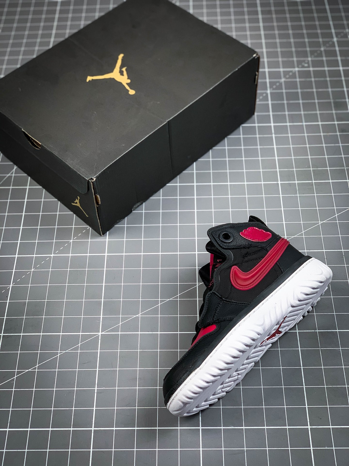 300 机能乔丹AJ1 Air Jordan 1 High React 机风能格 AR5321