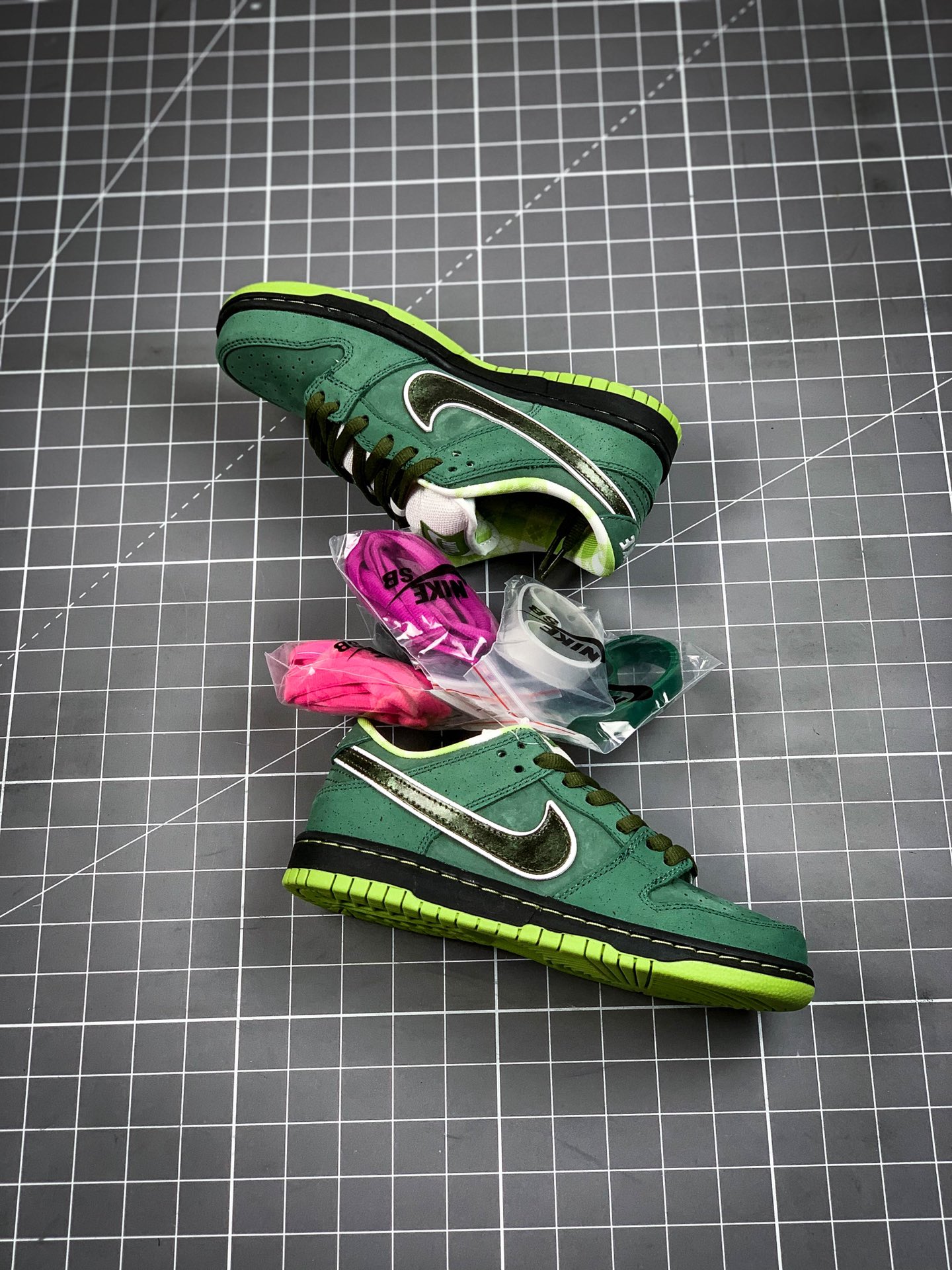 360 纯原 Concepts x NK SB Dunk Low “Green Lobster” 绿龙虾  BV1310