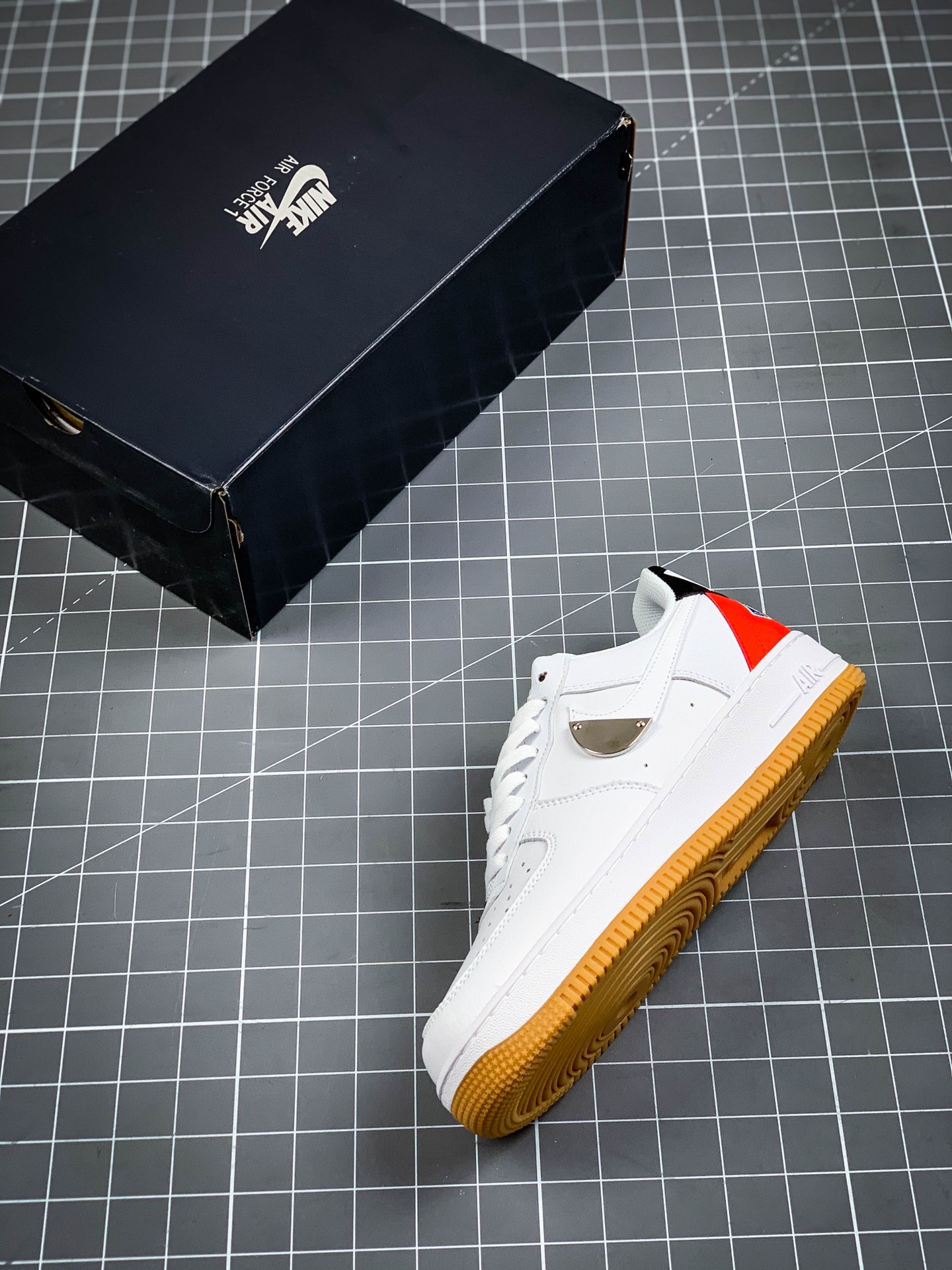 200  耐克/NIKE AIR FORCE 1  LOW RELEASING WITH ACG VIBES “NBA联名”款空军一号 CT2298-101