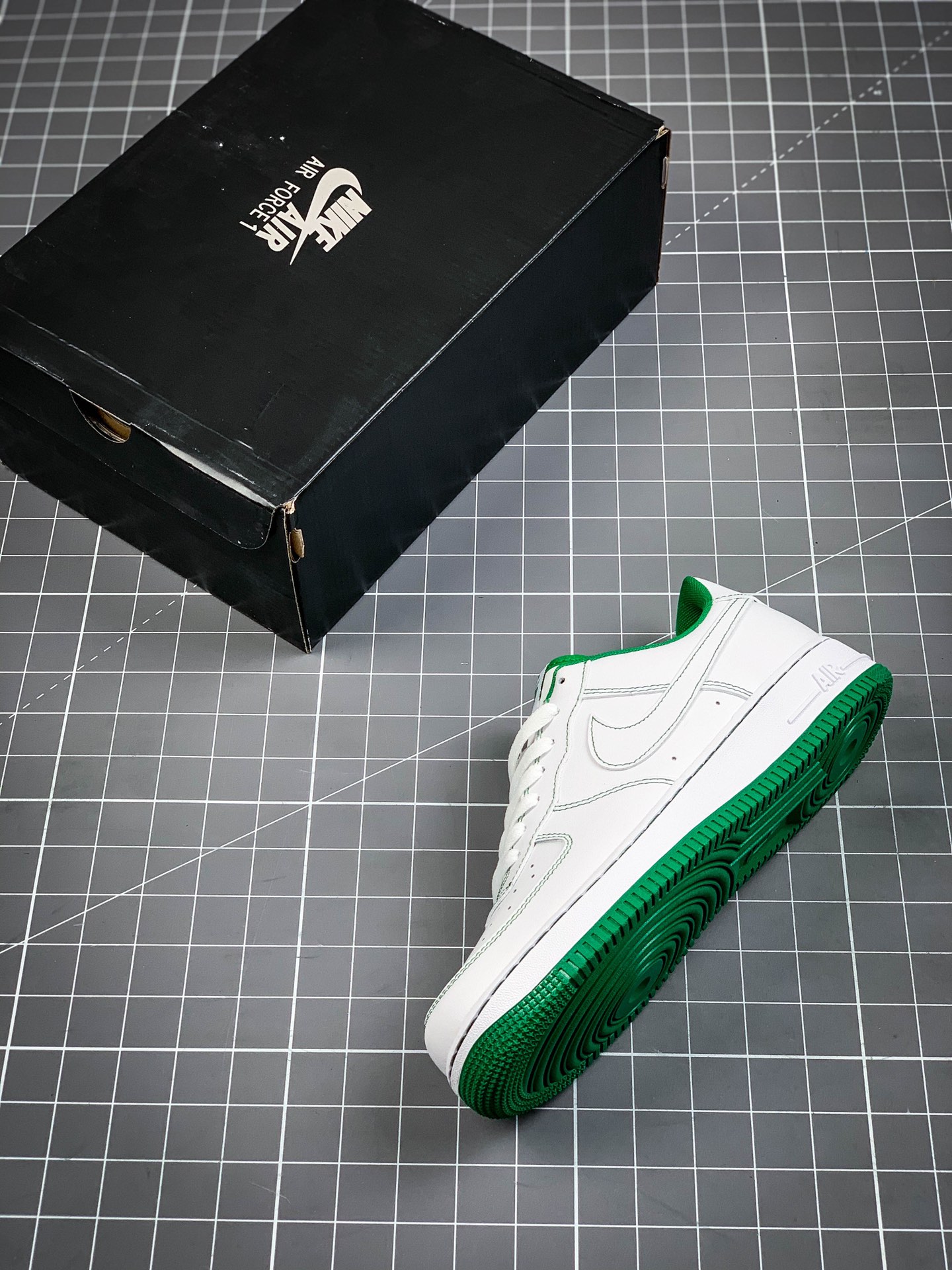 180 Nike Air Force 1'07 LV8 空军一号低帮运动休闲板鞋 CV1724-103