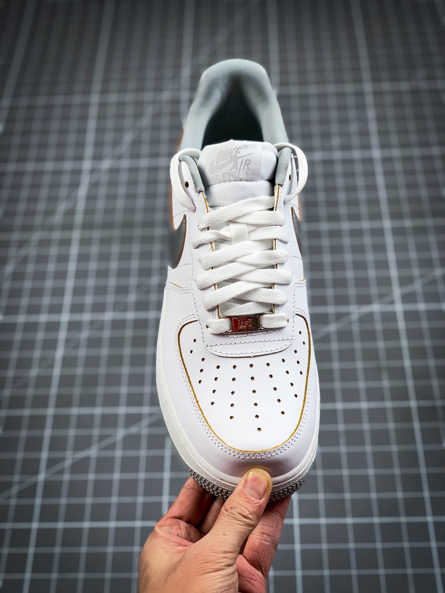 200 Nike Air Force 1 空军一号低帮休闲运动板鞋 DC5209-100