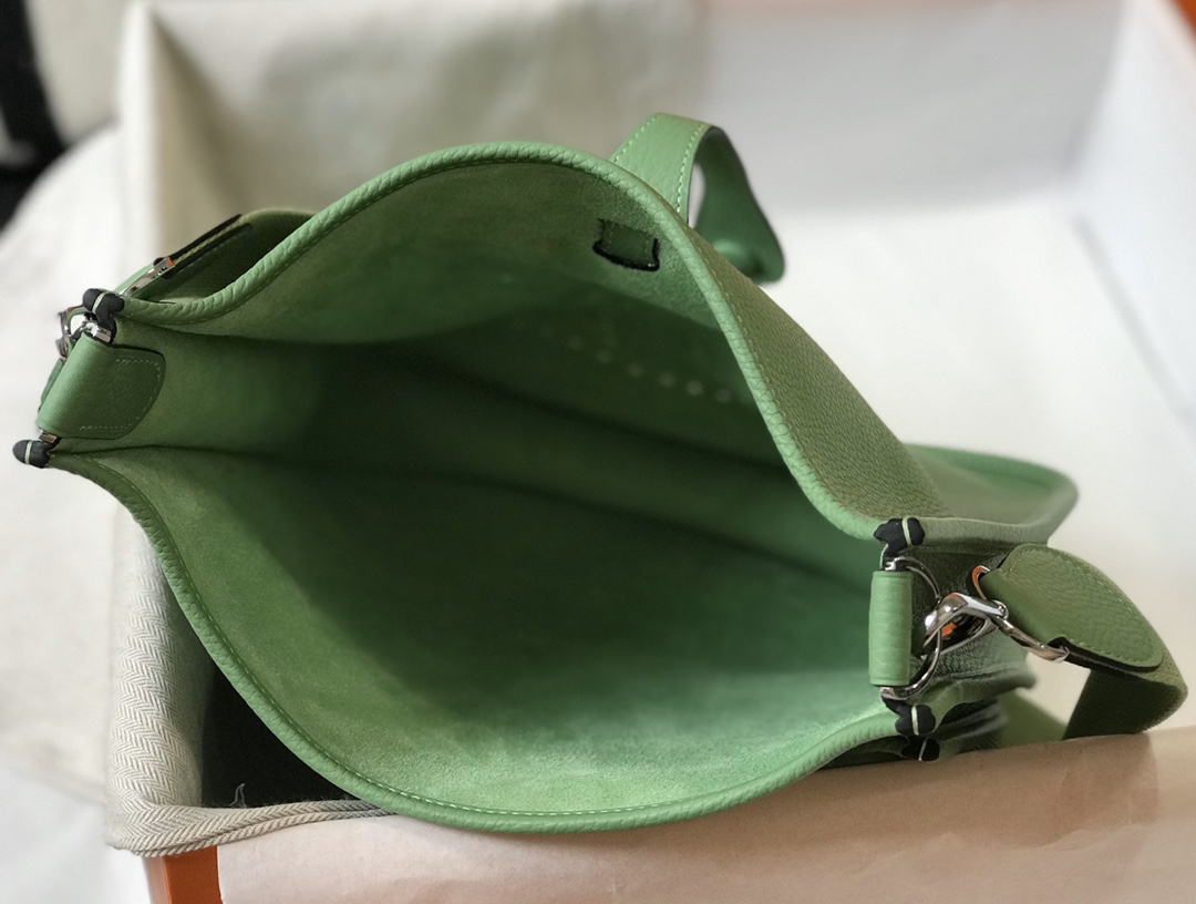 Hermès Mini Evelyne Green Leather Crossbody Bag with Perforated H Logo 9 i1606970083 3725 7