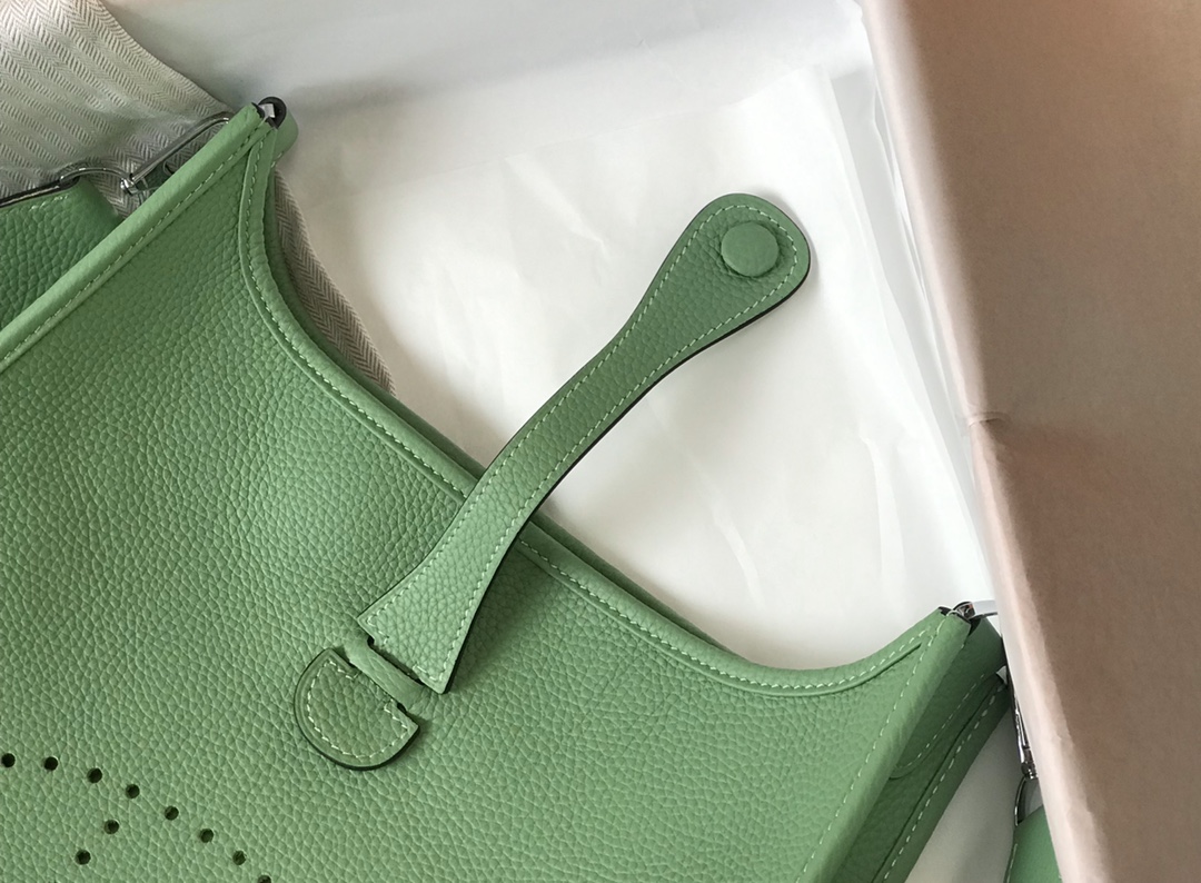 Hermès Mini Evelyne Green Leather Crossbody Bag with Perforated H Logo 10 i1606970083 3918 8