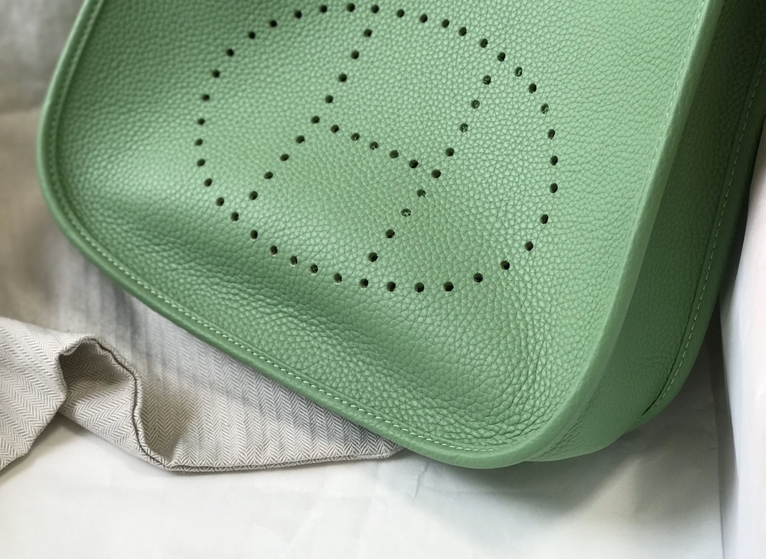Hermès Mini Evelyne Green Leather Crossbody Bag with Perforated H Logo 8 i1606970083 4810 6