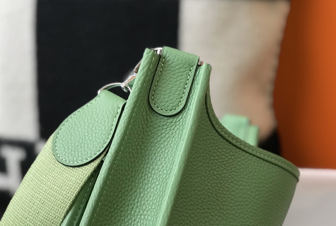Hermès Mini Evelyne Green Leather Crossbody Bag with Perforated H Logo 7 i1606970083 579 5