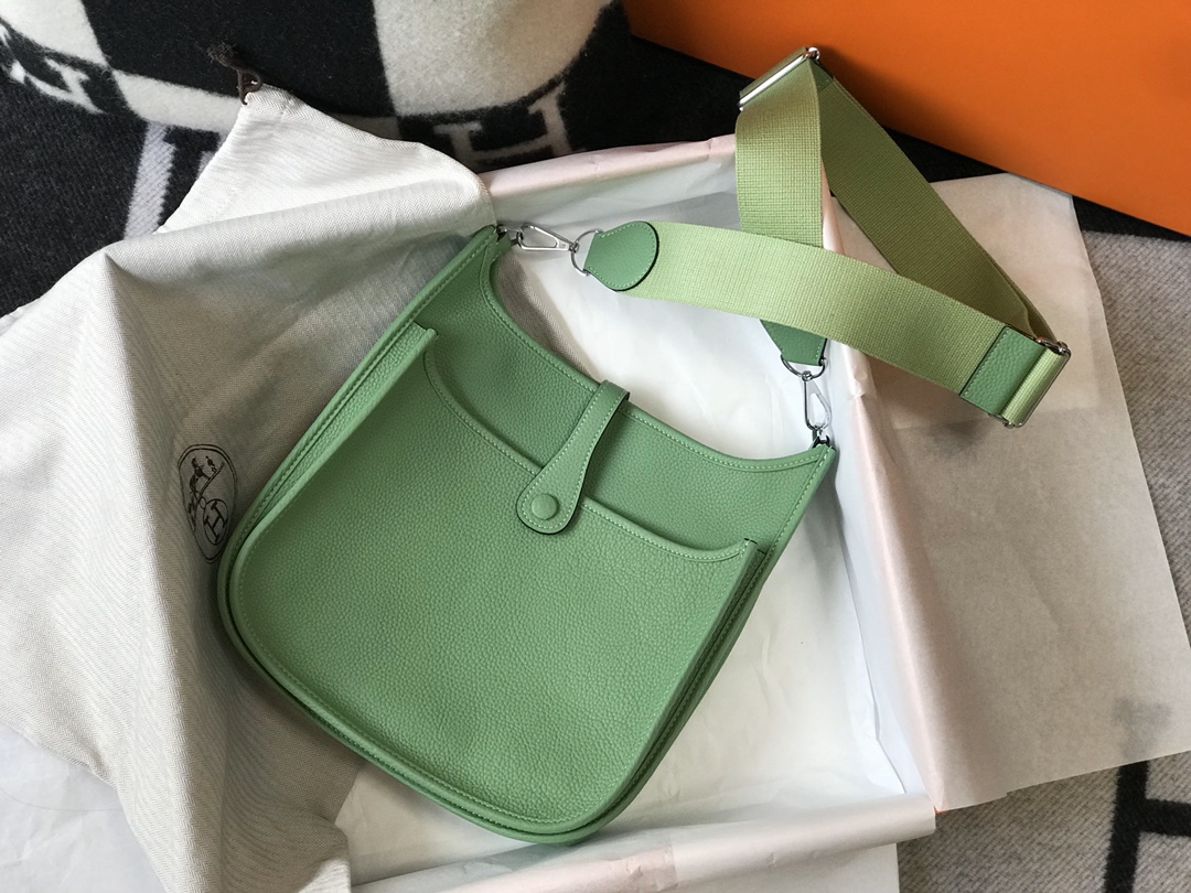 Hermès Mini Evelyne Green Leather Crossbody Bag with Perforated H Logo 3 i1606970083 8236 1