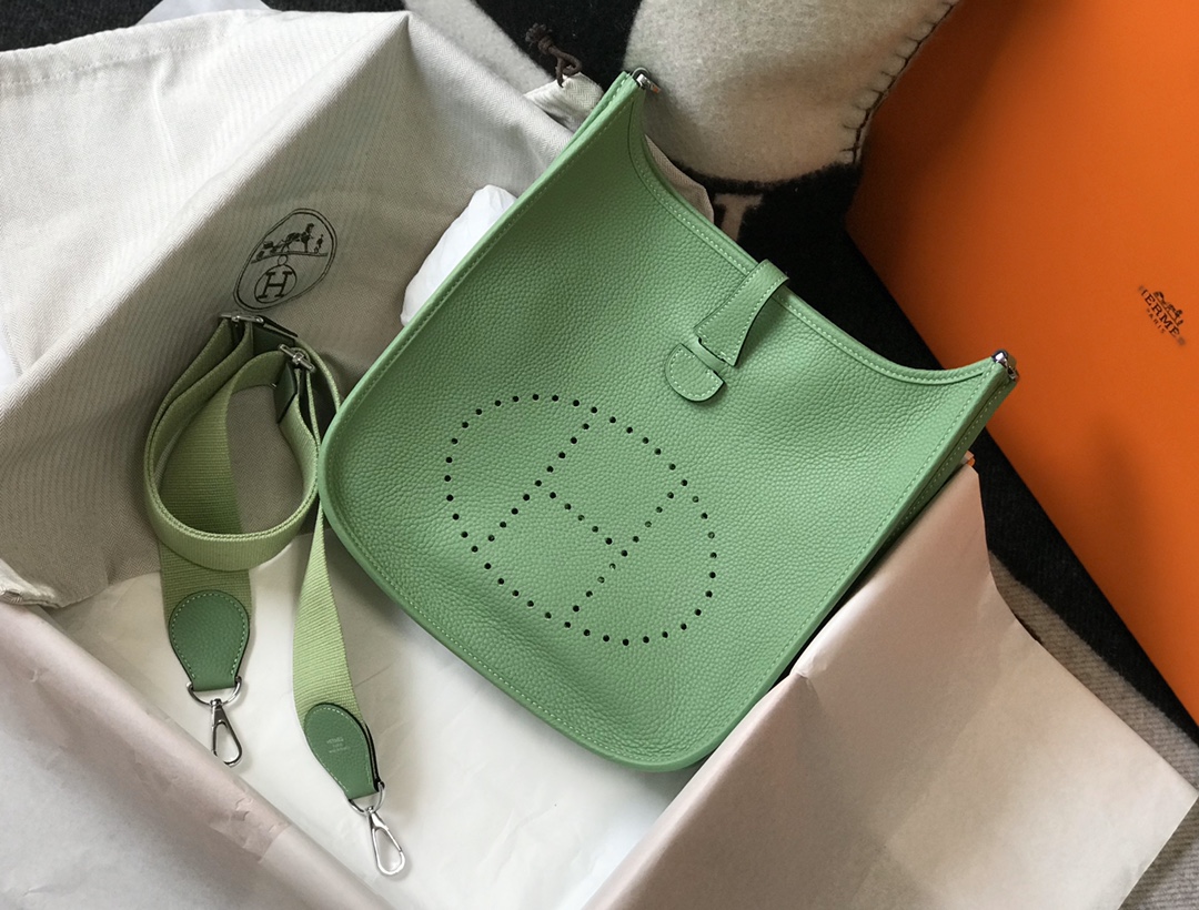 Hermès Mini Evelyne Green Leather Crossbody Bag with Perforated H Logo 4 i1606970083 9919 2