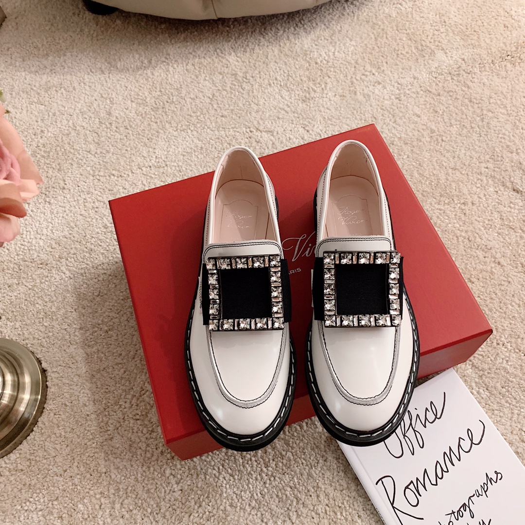 Roger Vivier 최고 버전 로퍼 스웨이드/에나멜 가죽 정품 EVA 천연 가죽 테두리 질감의 정점