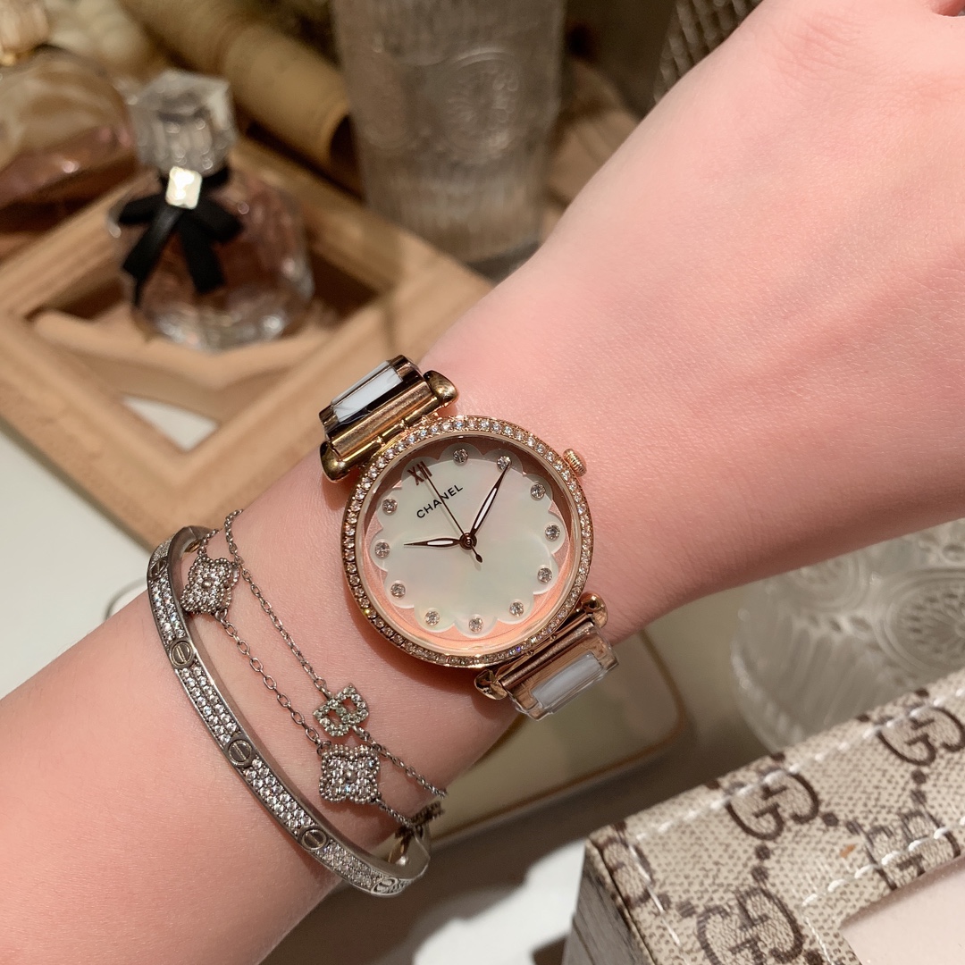 Chanel 香奈儿，简约，高端配置，蓝宝石镜面，316L精钢表壳 进口真牛皮表带，直径31mm厚8mm，魅力女表，潮流百搭