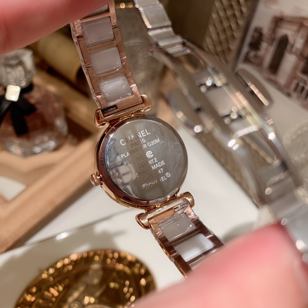 Chanel 香奈儿，简约，高端配置，蓝宝石镜面，316L精钢表壳 进口真牛皮表带，直径31mm厚8mm，魅力女表，潮流百搭