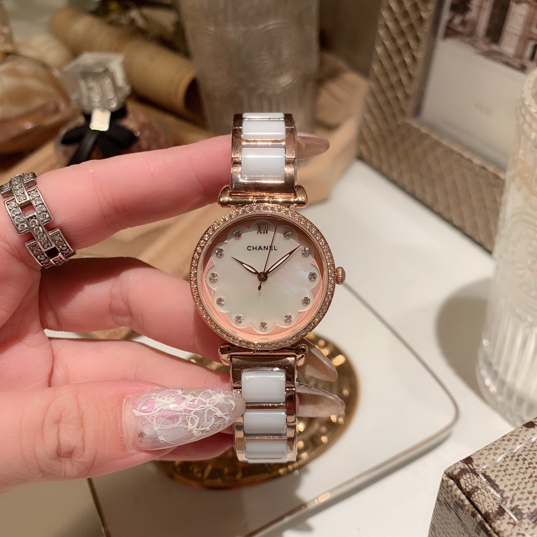 Chanel 香奈儿，简约，高端配置，蓝宝石镜面，316L精钢表壳 进口真牛皮表带，直径31mm厚8mm，魅力女表，潮流百搭
