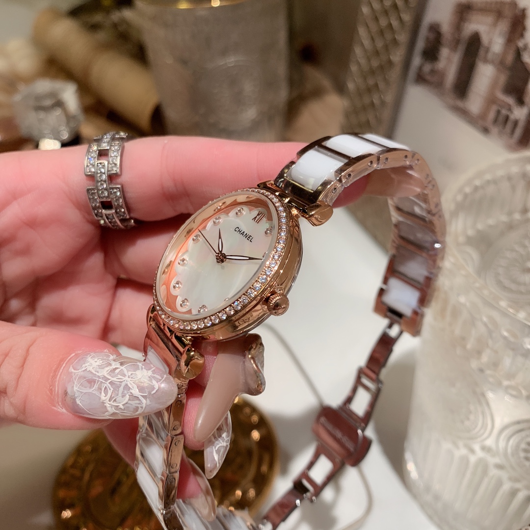 Chanel 香奈儿，简约，高端配置，蓝宝石镜面，316L精钢表壳 进口真牛皮表带，直径31mm厚8mm，魅力女表，潮流百搭