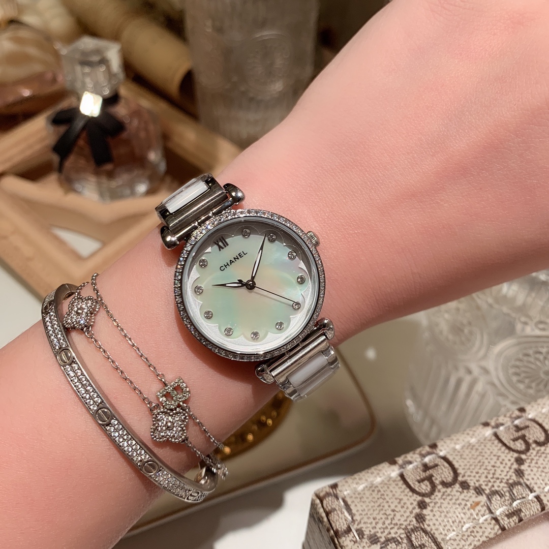 Chanel 香奈儿，简约，高端配置，蓝宝石镜面，316L精钢表壳 进口真牛皮表带，直径31mm厚8mm，魅力女表，潮流百搭