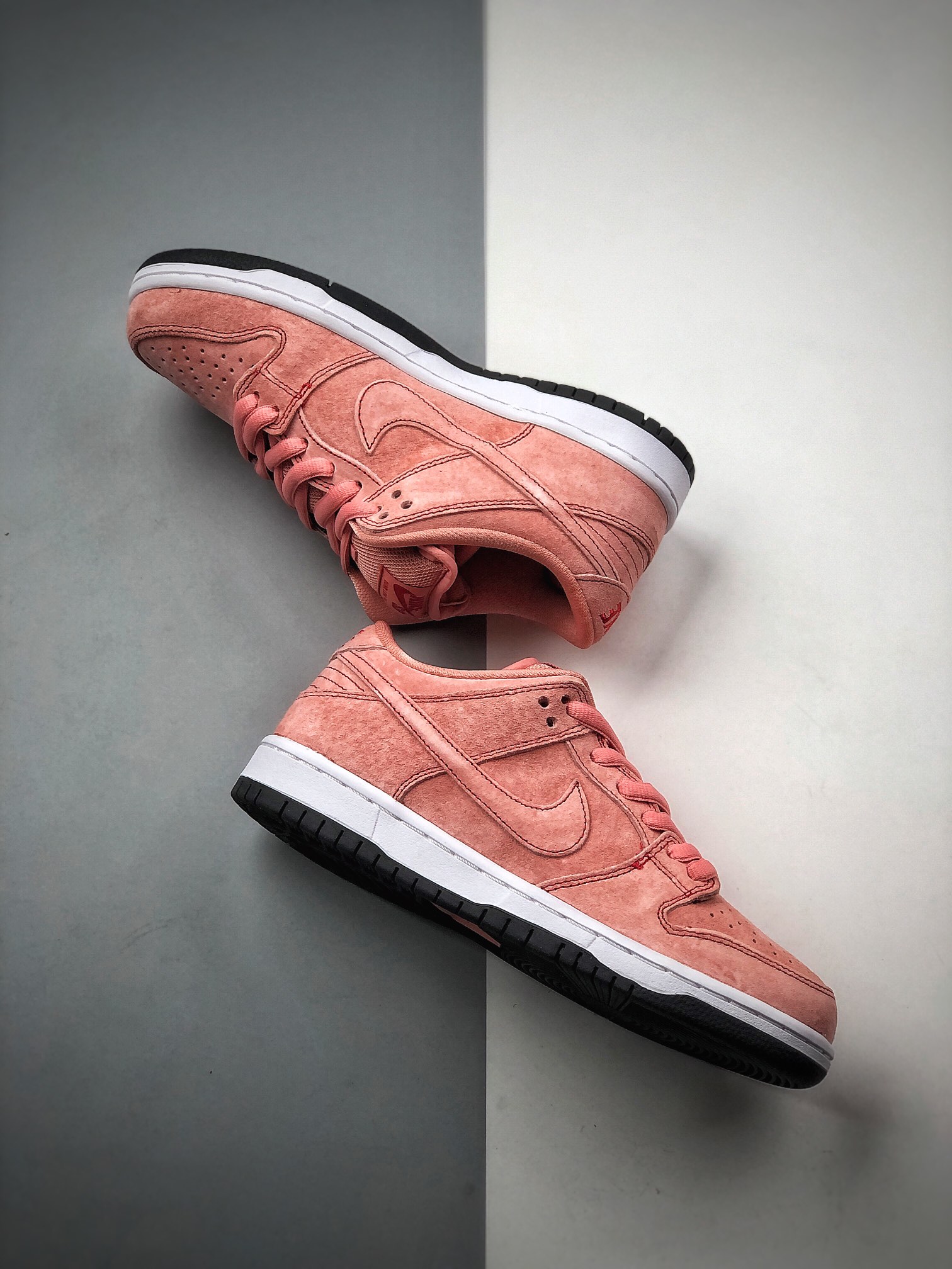 280  NIKE SB DUNK LOW PRO PRM CV1665-600