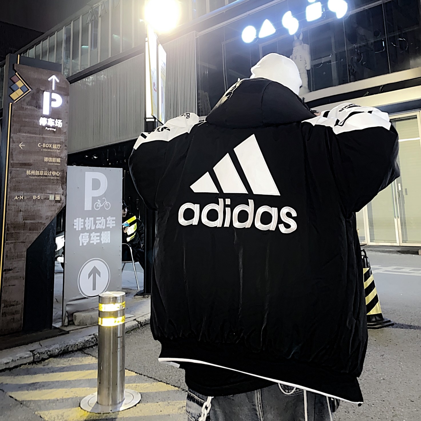 爆款持续来袭 Adidas /阿迪达斯三杠羽绒棉服拼接重工刺绣连帽羽绒棉服