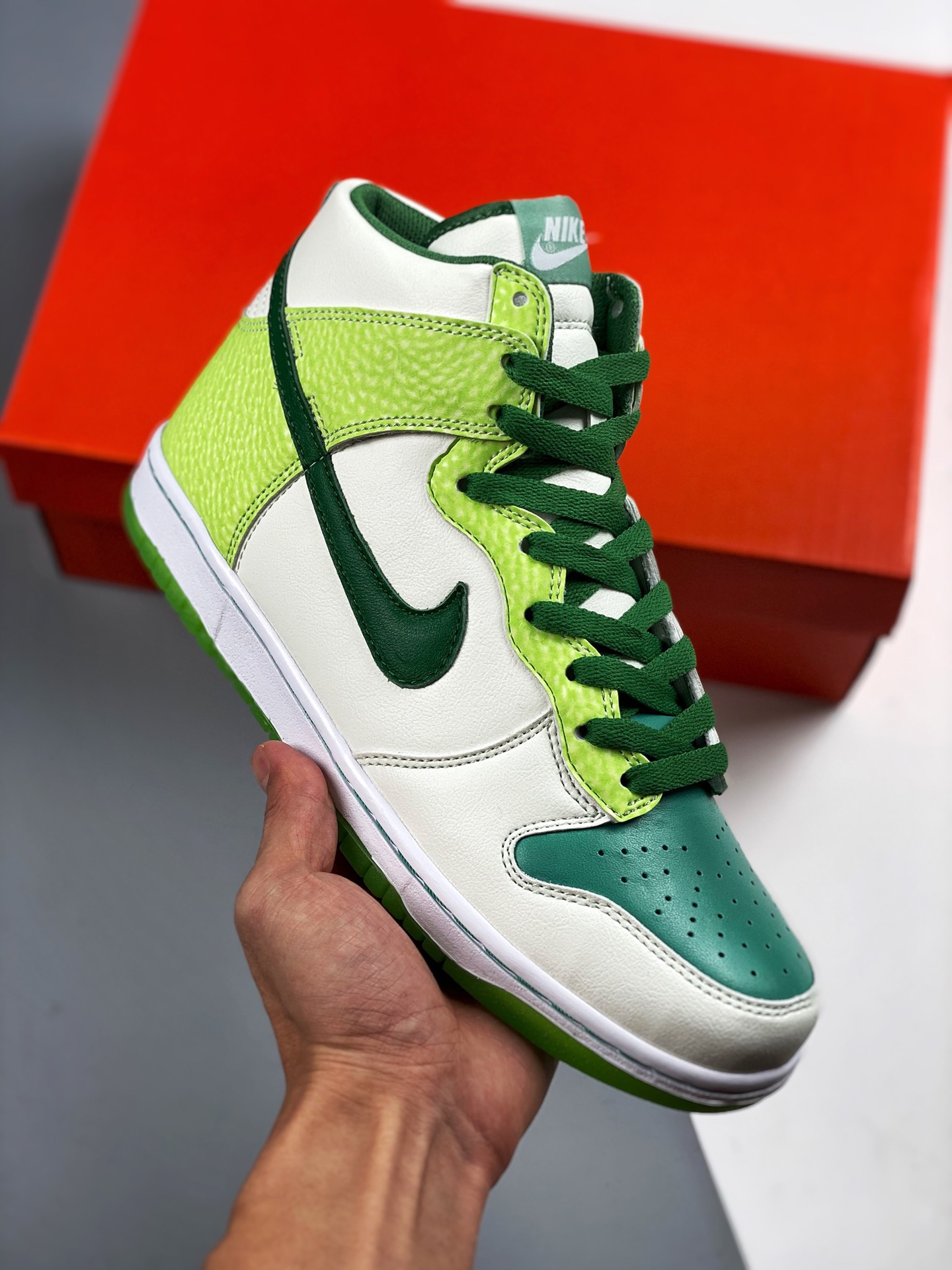 Nike SB Dunk High'Glow lnthe Dark 2'夜光白绿 大厂纯原出品 当前市场最优版本 #原厂织唛标 一致匹配原版 #全市场唯一正确鞋带绑法 #原楦原纸板开发 匹配原版98%以上 #后跟垫棉独家呈现 后跟反口里弧…