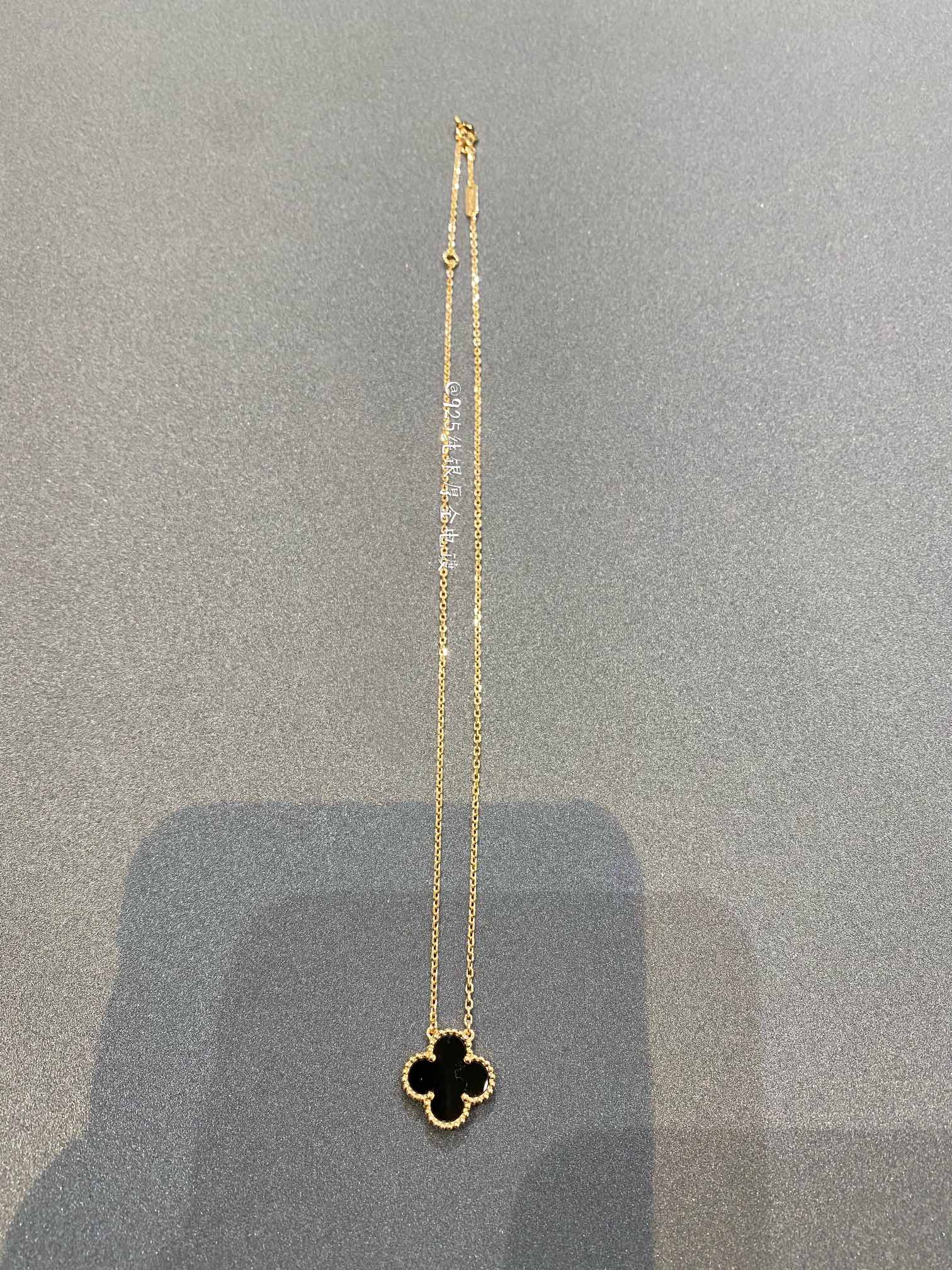 NO:634173,Four-leaf clover necklace, medium size, one pair, thick gold plating throughout, my family's classic reputation, has been constantly upgraded, the quality is getting better and better, 37-42cm, diameter about 1.5cm; 88230,,necklace,pure silver,Cardia high-end jewelry19860909四叶草项链中号,一对一配拖,通体纯银厚金电镀,我家经典口碑,一直不断升级,品质也越来越好 37-42cm,直径约1.5cm；88230,,necklace,pure silver,卡迪亚高端饰品,Jewelry