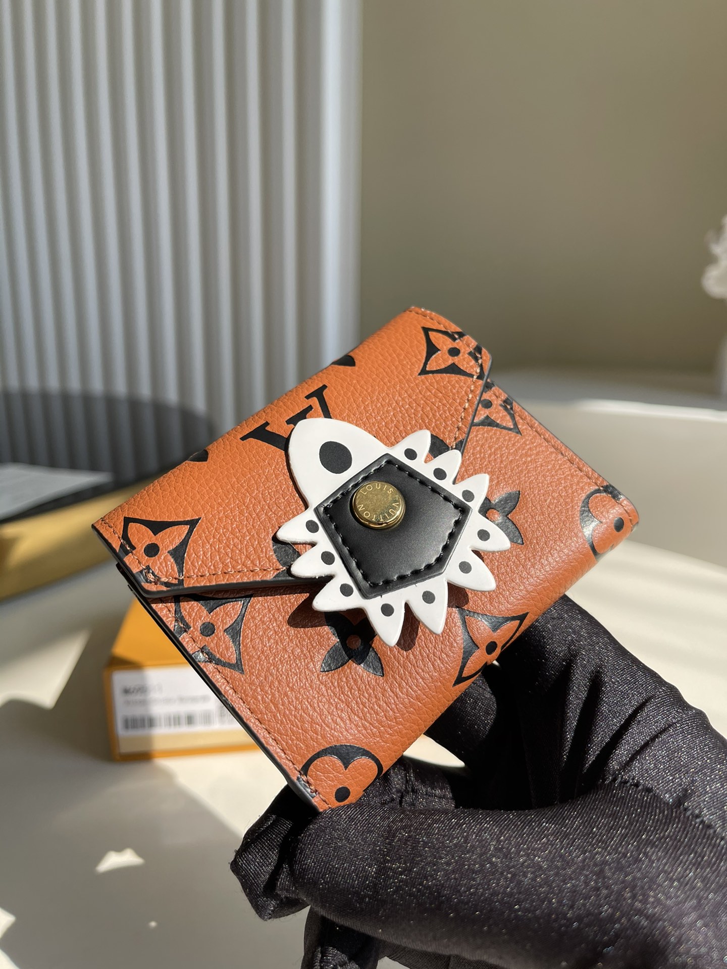 NO:396550,【Exclusive real shot M69511】A whole gram of caramel Andrew Toleza, Louis 'Port-au-Prince' is a photo of Vitton Snicks Monogram Pattons printed in black. Zove. The abbreviation of V Crafty Corre CCion inspired by the gorgeous design and handicraft art of jewelry 1, Preta Bolt, Reza 1 products. The powder around the buckle also has a sense of presence like a craft. Size 9.5x7.5x3.0cm B., LV [original leather], louis vuitton, louis vuitton19860909【独家实拍M69511】一整克焦糖·安德鲁托莱萨,路易“太子港”是用黑色打印的Vitton Snicks Monogram Pattons的照片·佐韦.从饰品一、普雷塔博尔特、雷萨一产品展开的华丽设计和手工艺术中得到了灵感的V克拉夫提Corre Ccion的简称.在扣具的周围的粉末,也有像工艺品一样的存在感.尺寸9.5x7.5x3.0cm B.,LV【原厂皮】,louis vuitton,louis vuitton,Bag