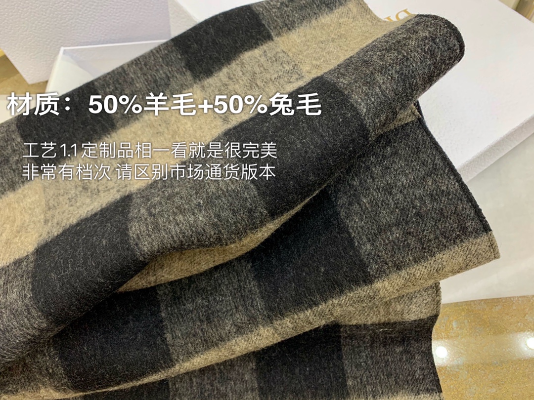 Dior迪奥米色黑色格子围巾披肩
