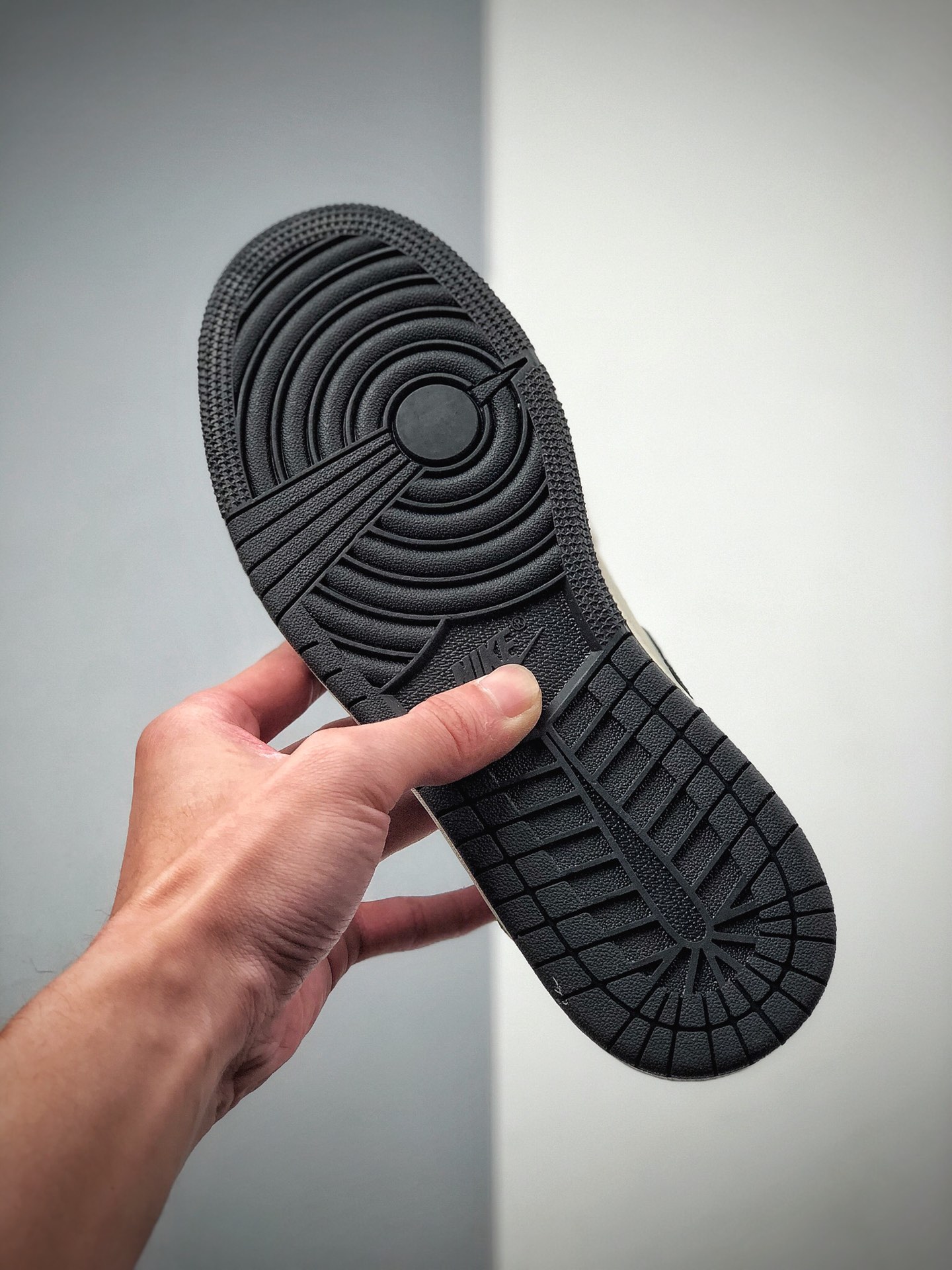 260   Air Jordan 1 Dark Mocha AJ1黑摩卡 小倒钩 555088-105