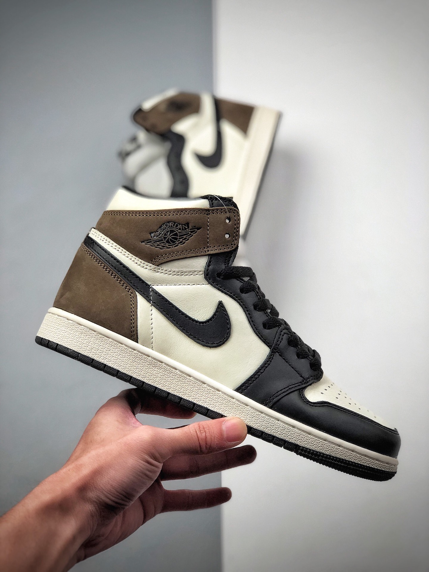 260   Air Jordan 1 Dark Mocha AJ1黑摩卡 小倒钩 555088-105