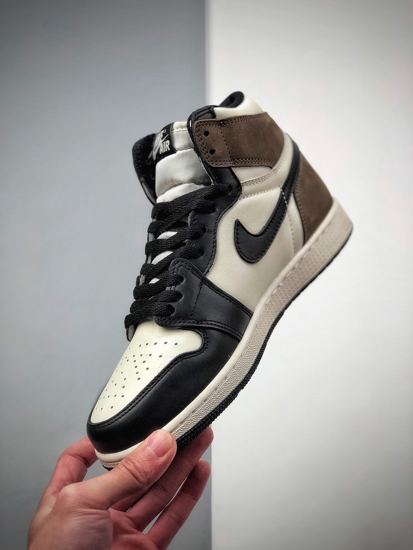 260   Air Jordan 1 Dark Mocha AJ1黑摩卡 小倒钩 555088-105
