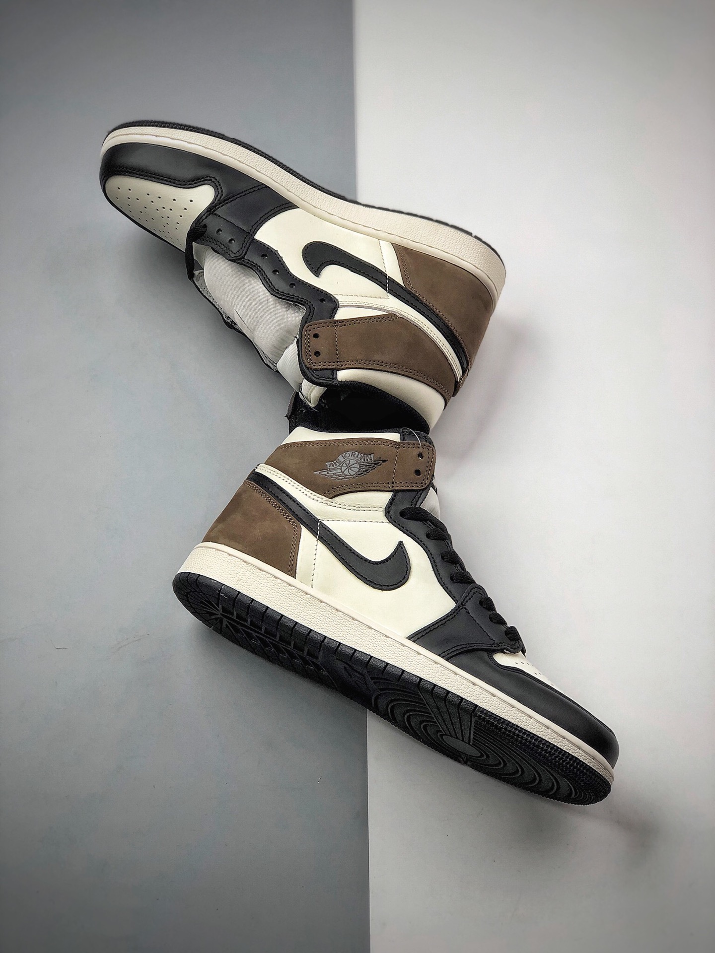 260   Air Jordan 1 Dark Mocha AJ1黑摩卡 小倒钩 555088-105