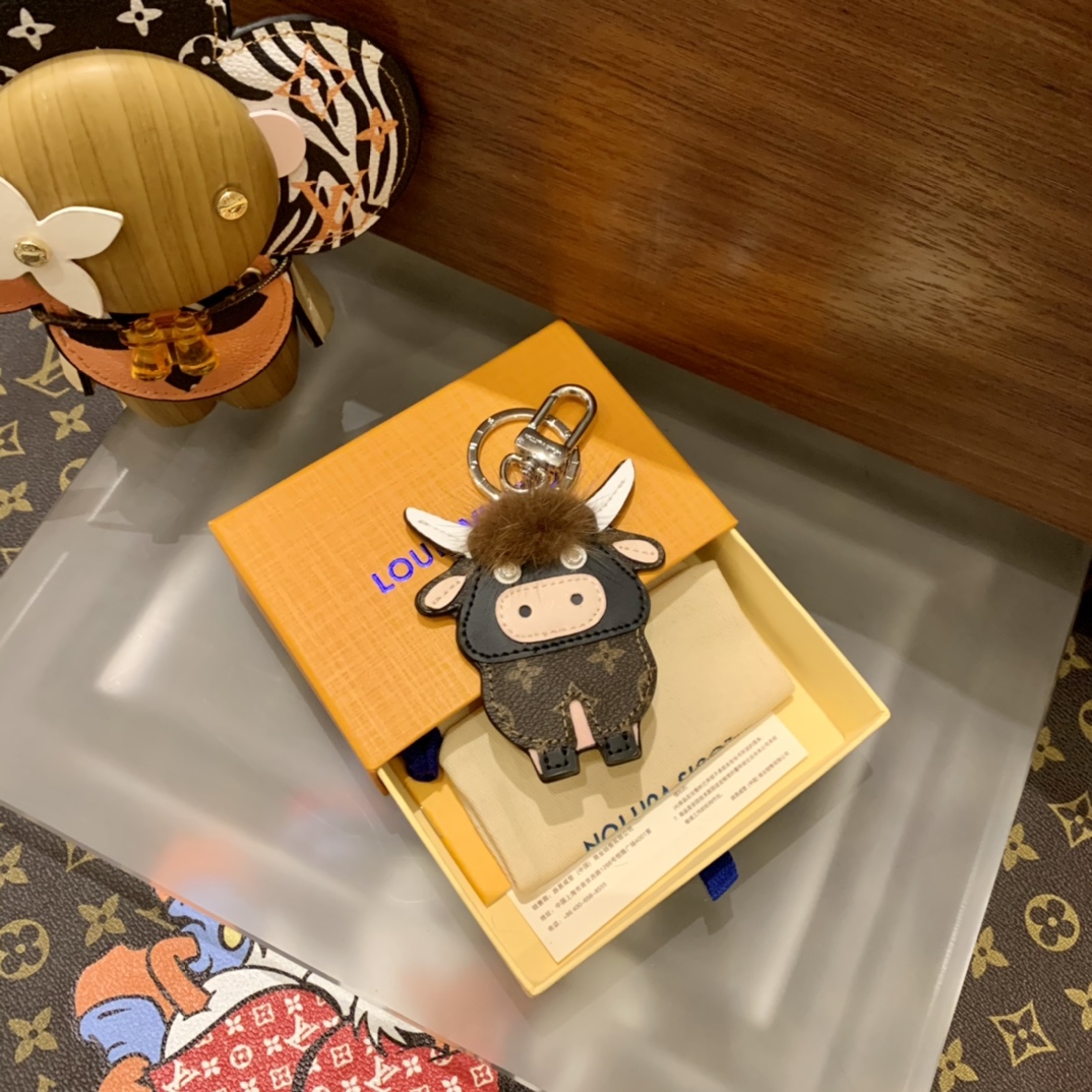 Monogram Keychain - Angle