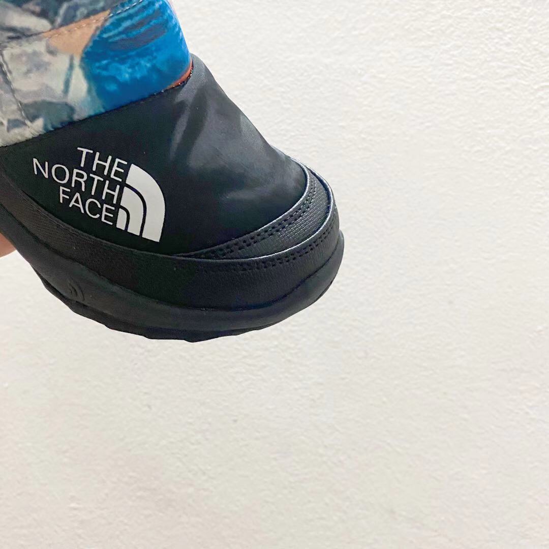 图片[4]-北面高帮儿童雪地靴 尺码：24-35码 让宝贝的脚丫穿上羽绒服，超级暖和宝贝再也不怕冷到脚了❤️防滑耐磨大底✔️内里高帮加绒加厚，保暖舒适❄️-选品中心