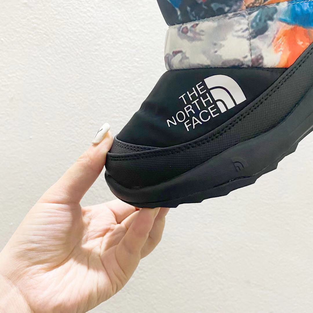 图片[7]-北面高帮儿童雪地靴 尺码：24-35码 让宝贝的脚丫穿上羽绒服，超级暖和宝贝再也不怕冷到脚了❤️防滑耐磨大底✔️内里高帮加绒加厚，保暖舒适❄️-选品中心