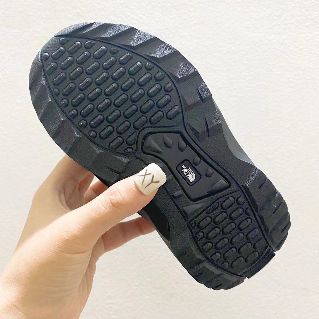 图片[8]-北面高帮儿童雪地靴 尺码：24-35码 让宝贝的脚丫穿上羽绒服，超级暖和宝贝再也不怕冷到脚了❤️防滑耐磨大底✔️内里高帮加绒加厚，保暖舒适❄️-选品中心