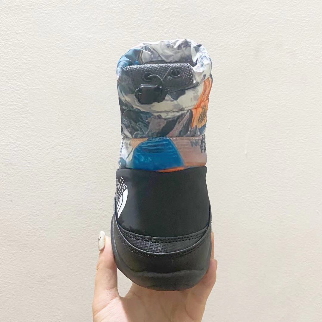 图片[2]-北面高帮儿童雪地靴 尺码：24-35码 让宝贝的脚丫穿上羽绒服，超级暖和宝贝再也不怕冷到脚了❤️防滑耐磨大底✔️内里高帮加绒加厚，保暖舒适❄️-选品中心