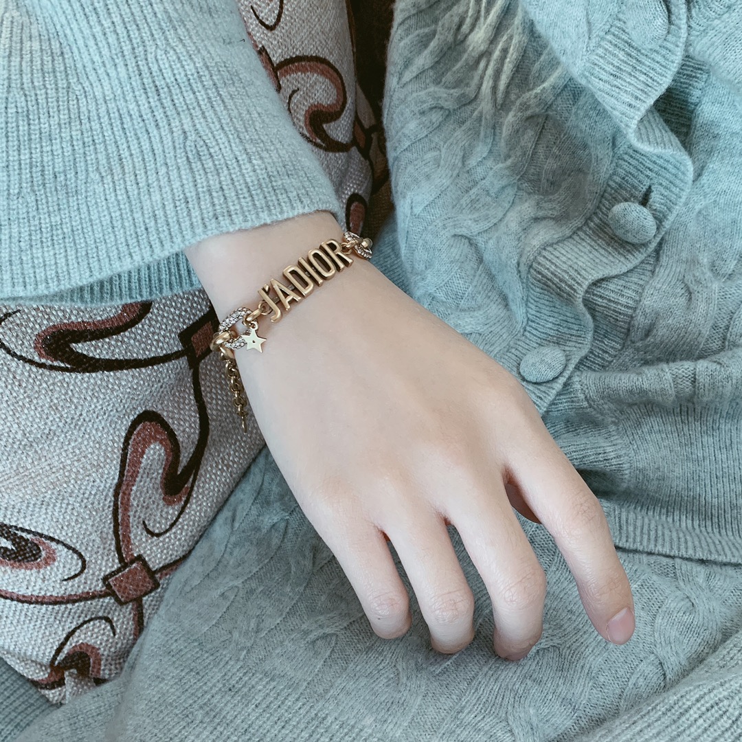 NO:101041,[Today's spot] DiOr new chain bracelet Cool chain with crystal, combined with the letter 