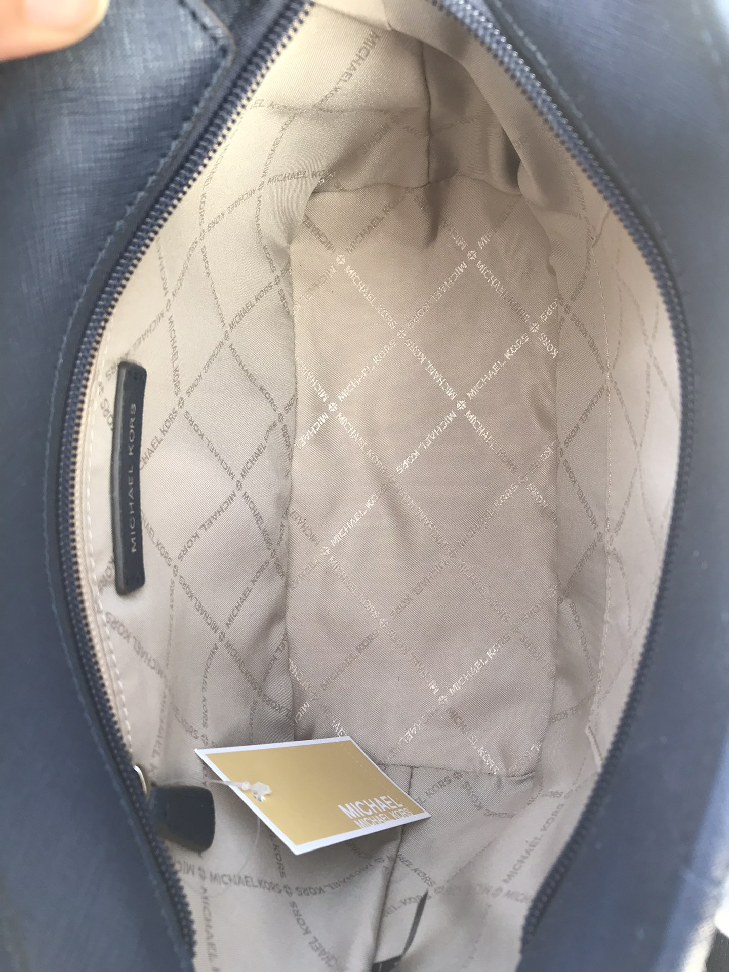 Michael Kors MK新款小号购物袋 十字纹牛皮 购物袋pv专用面料样式 设计改成了小号 额外加了长背带