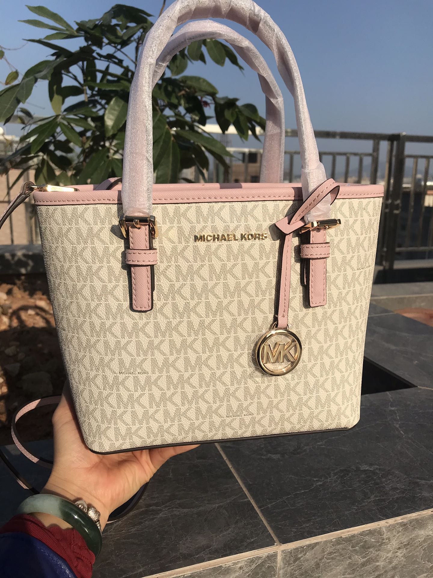 Michael Kors MK新款小号购物袋 十字纹牛皮 购物袋pv专用面料样式 设计改成了小号 额外加了长背带