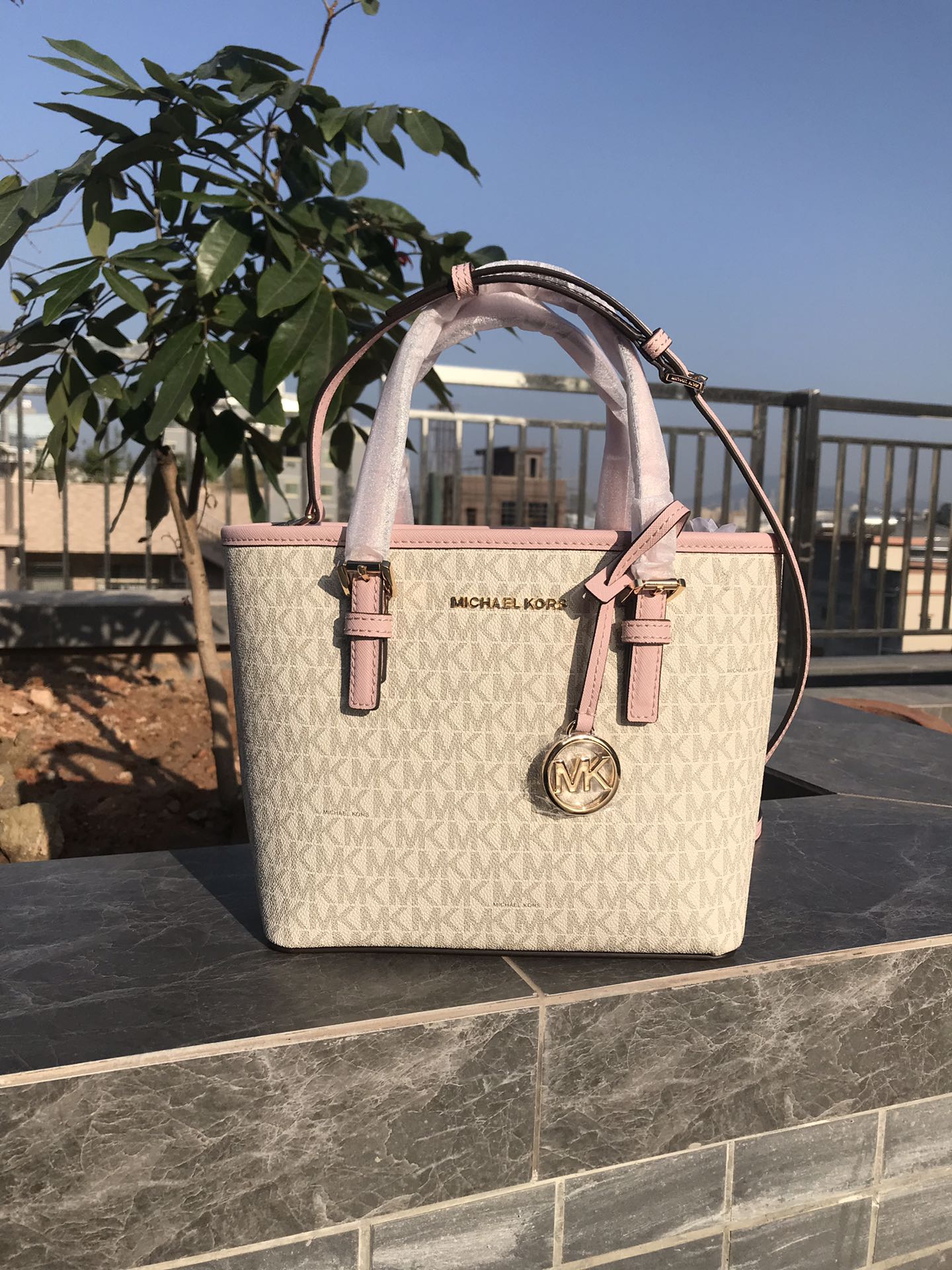 Michael Kors MK新款小号购物袋 十字纹牛皮 购物袋pv专用面料样式 设计改成了小号 额外加了长背带