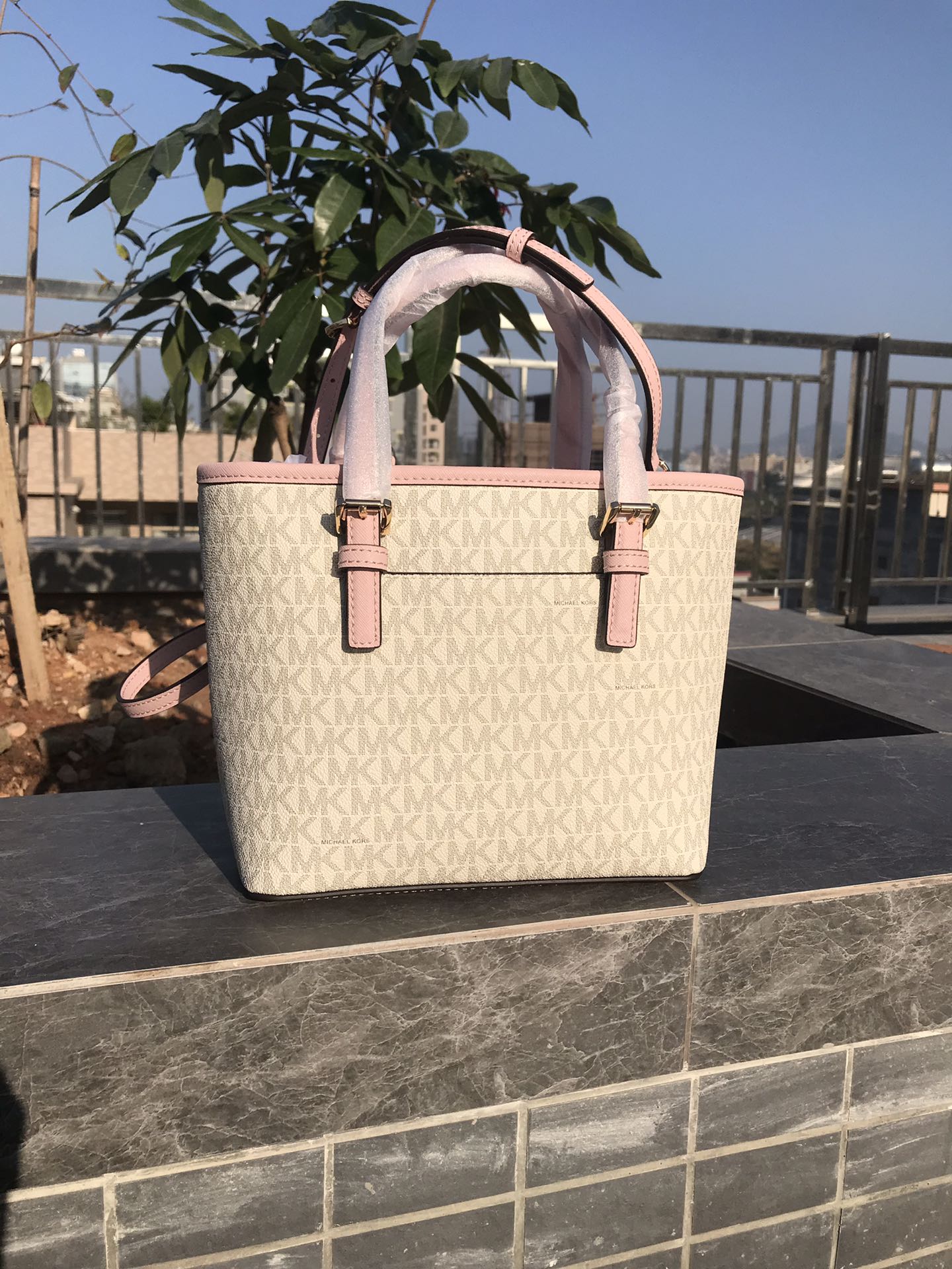 Michael Kors MK新款小号购物袋 十字纹牛皮 购物袋pv专用面料样式 设计改成了小号 额外加了长背带