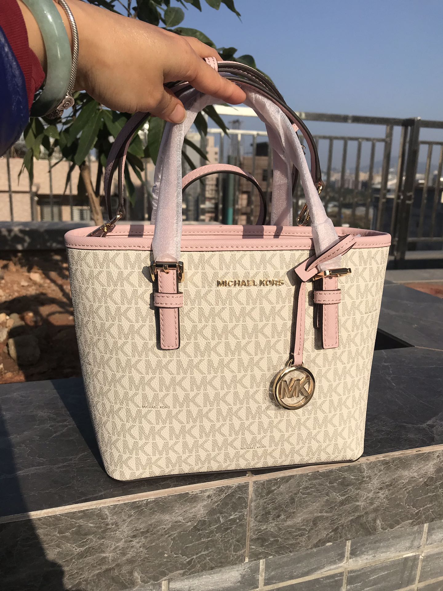 Michael Kors MK新款小号购物袋 十字纹牛皮 购物袋pv专用面料样式 设计改成了小号 额外加了长背带