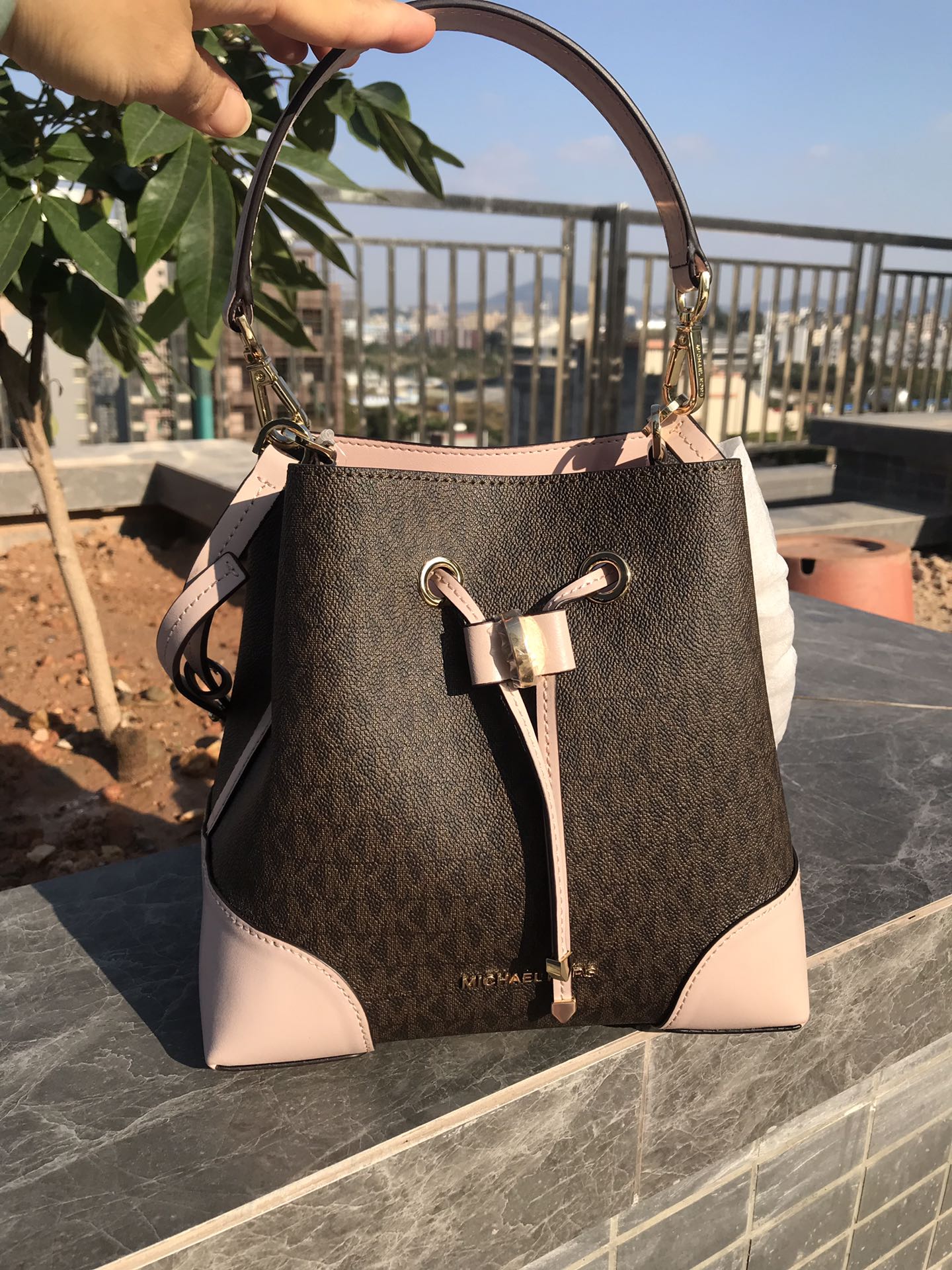 Michael Kors M家水桶包