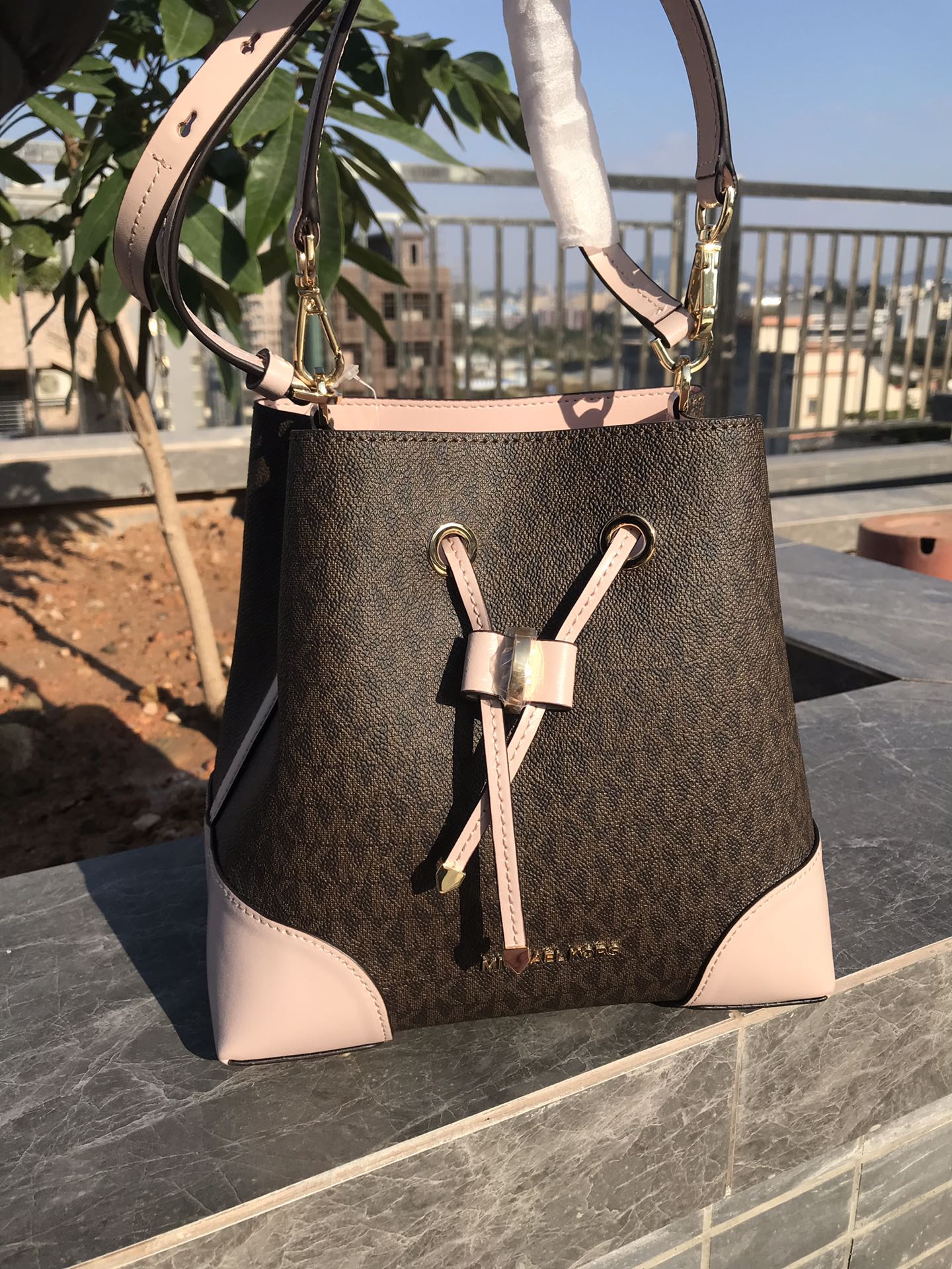 Michael Kors M家水桶包