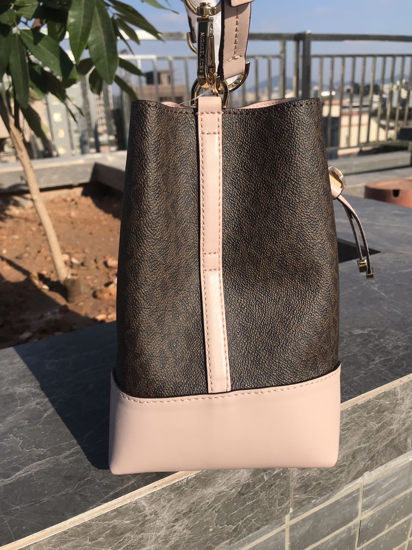 Michael Kors M家水桶包