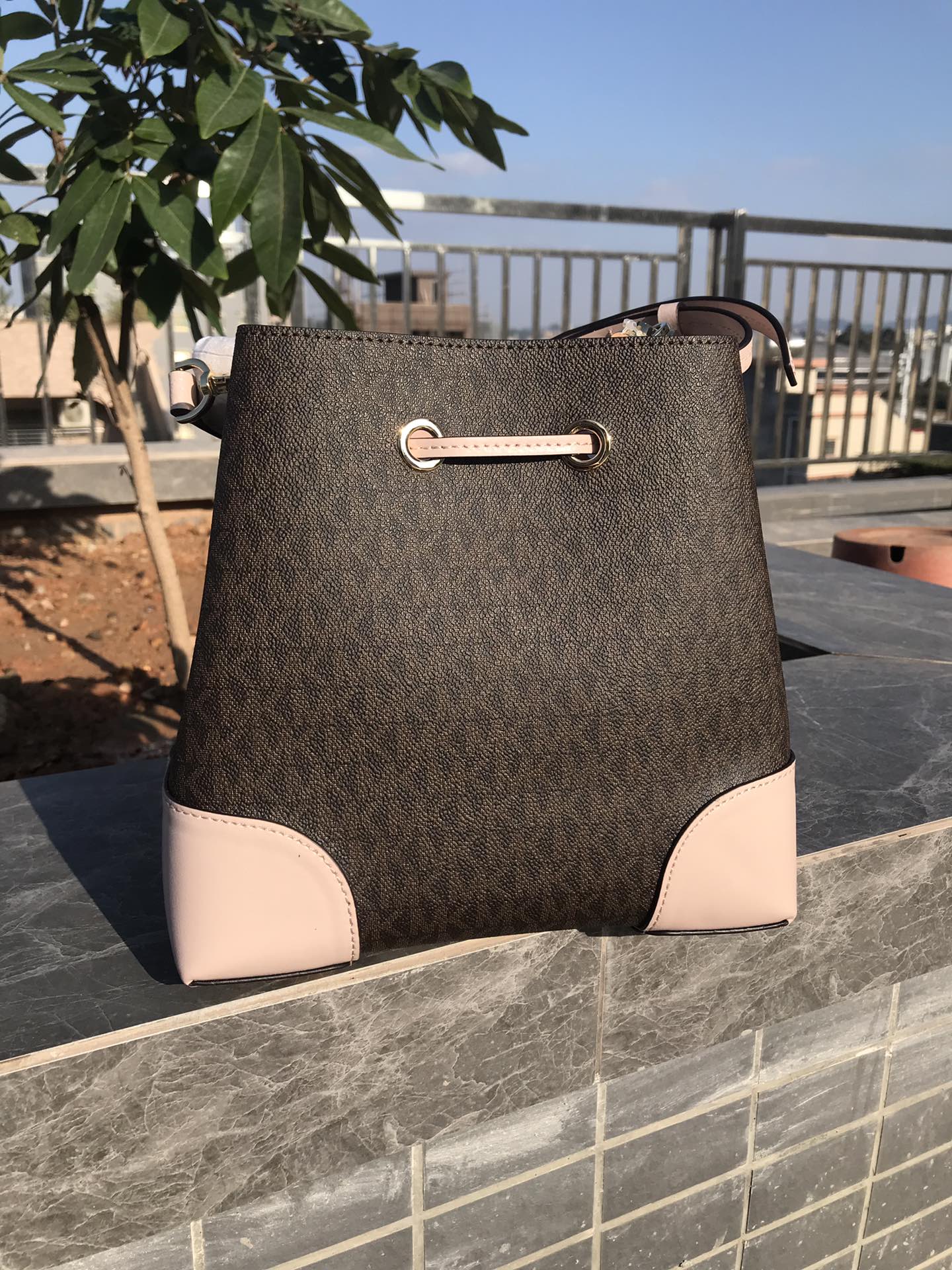Michael Kors M家水桶包