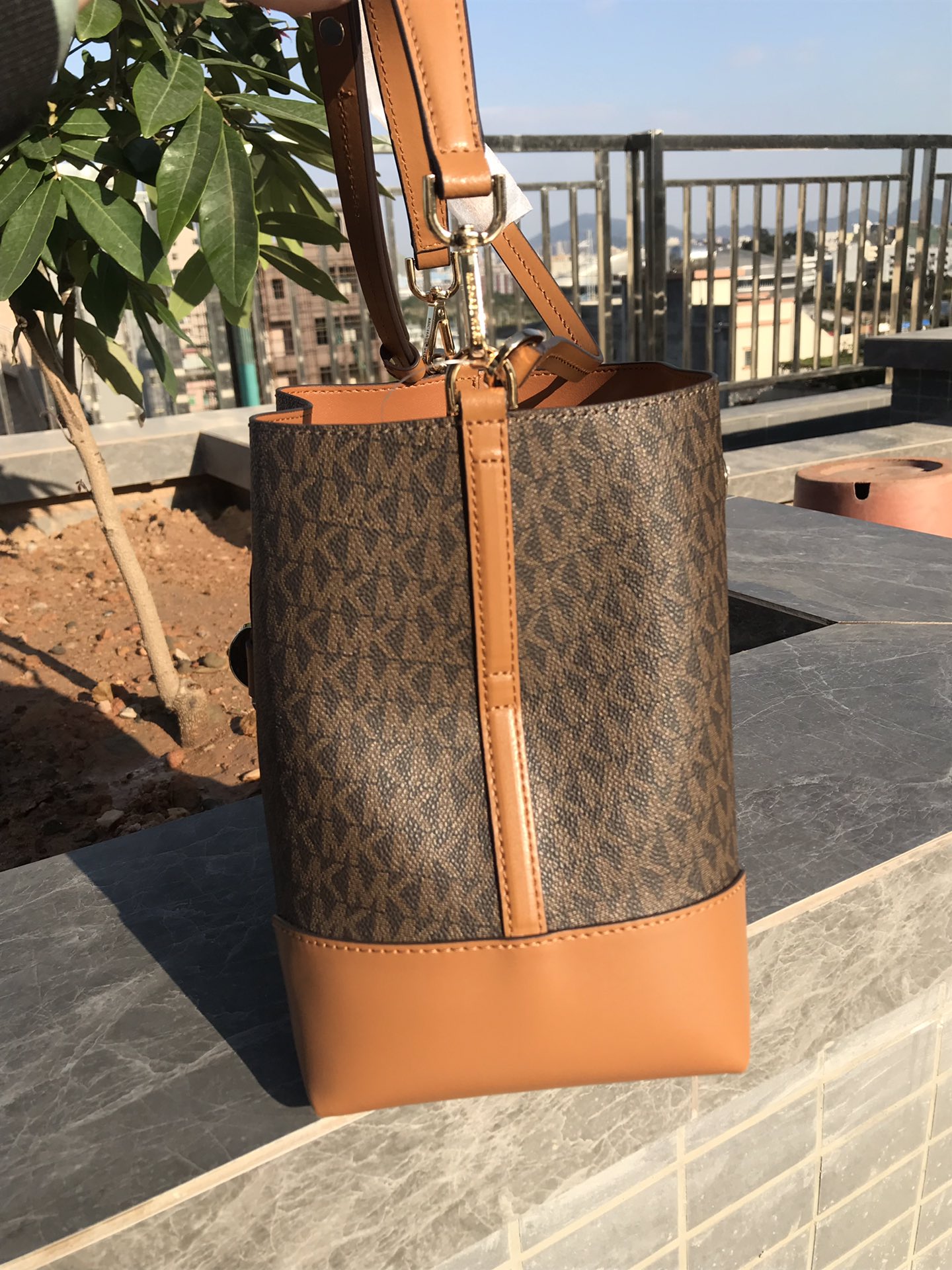 Michael Kors M家水桶包