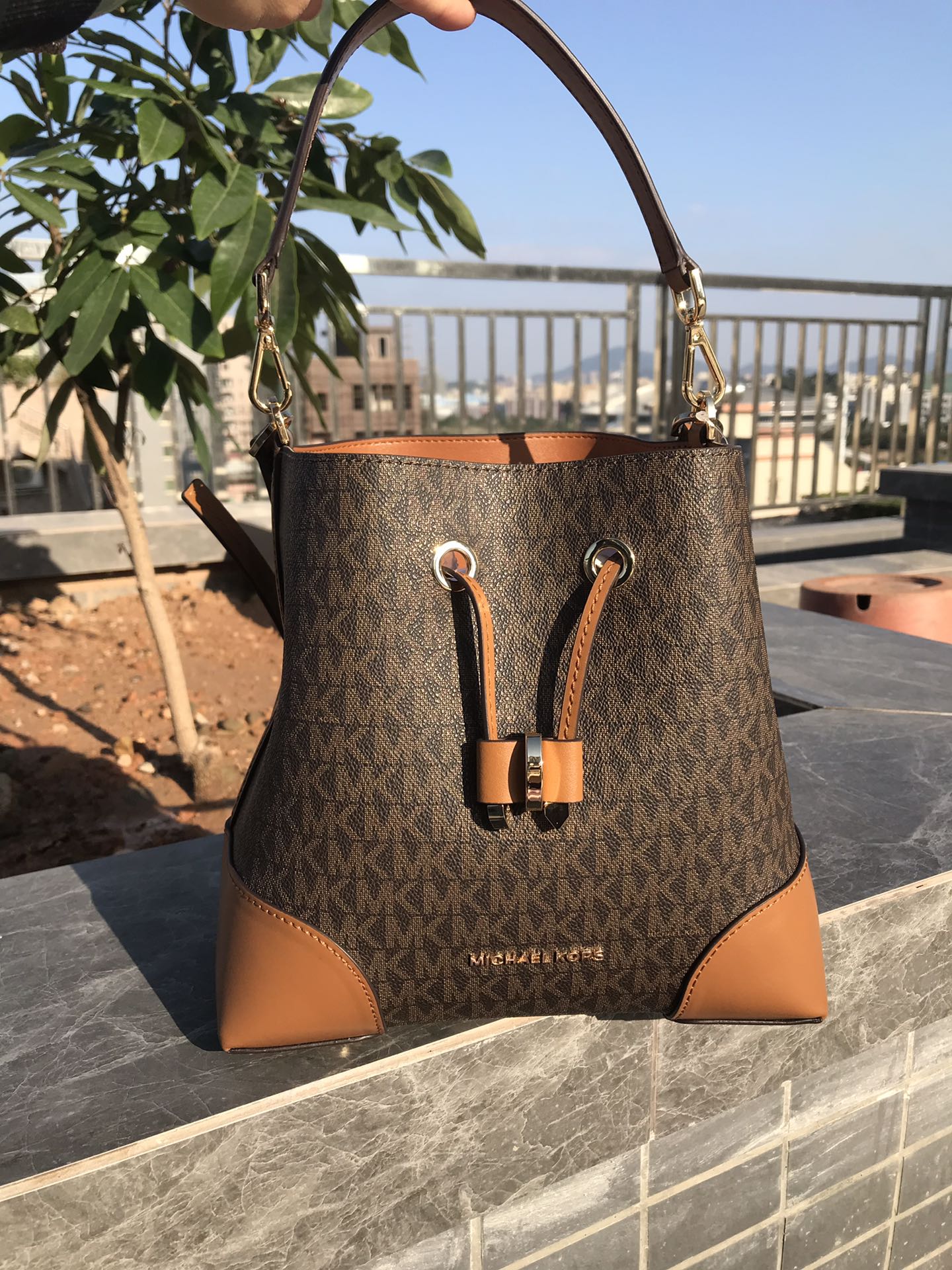 Michael Kors M家水桶包