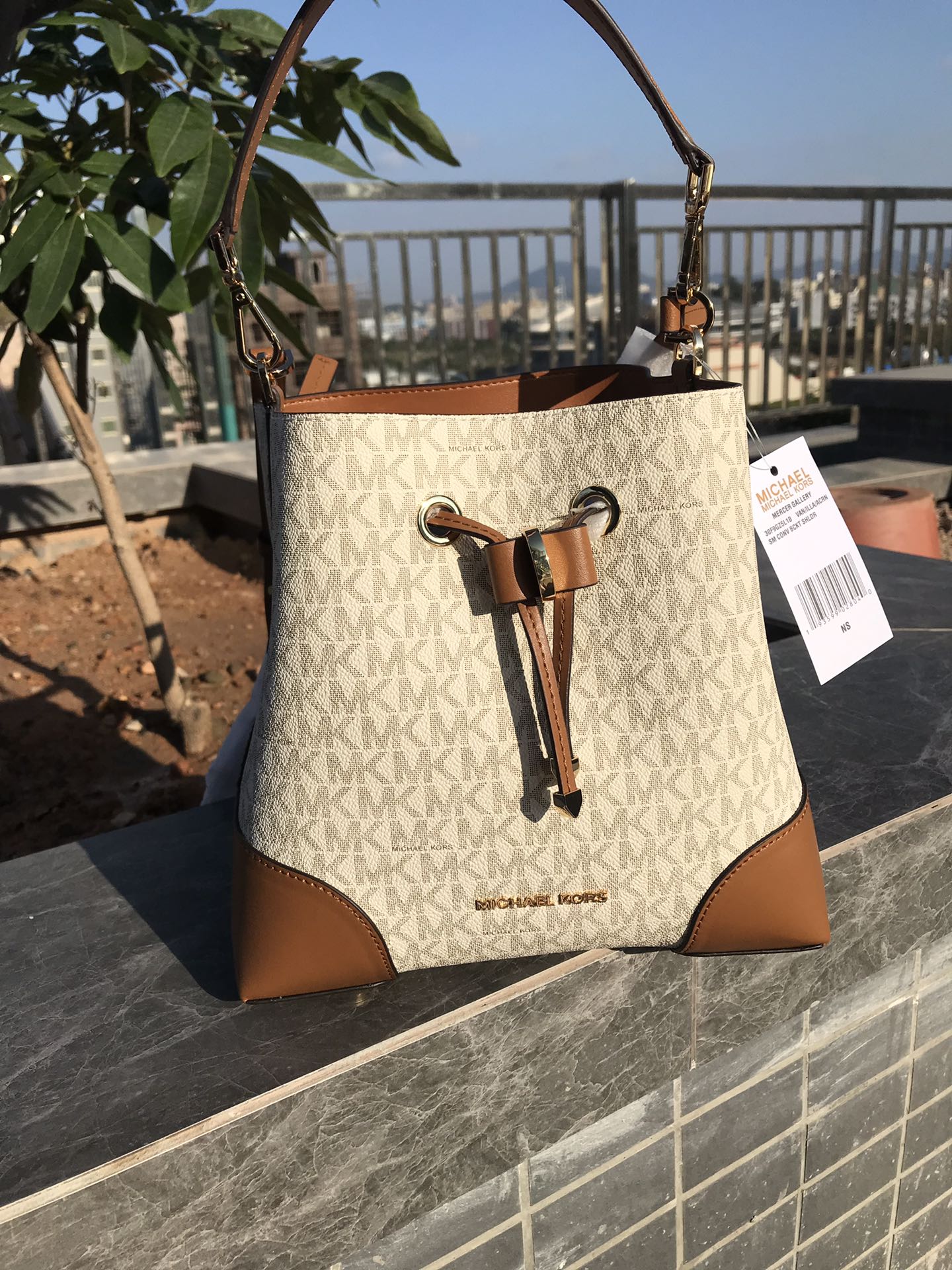Michael Kors 白色拼棕色