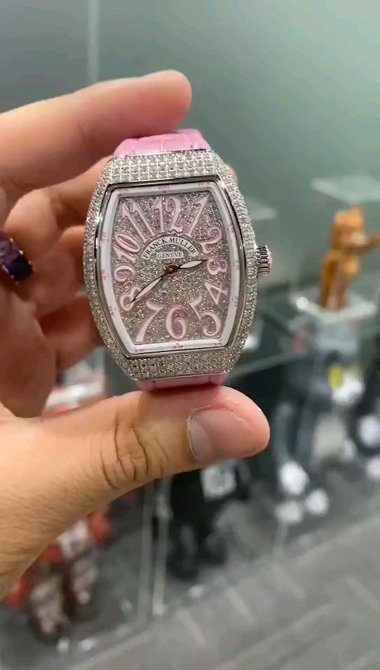 Unknown FM法兰克V32镶钻女表粉视频欣赏