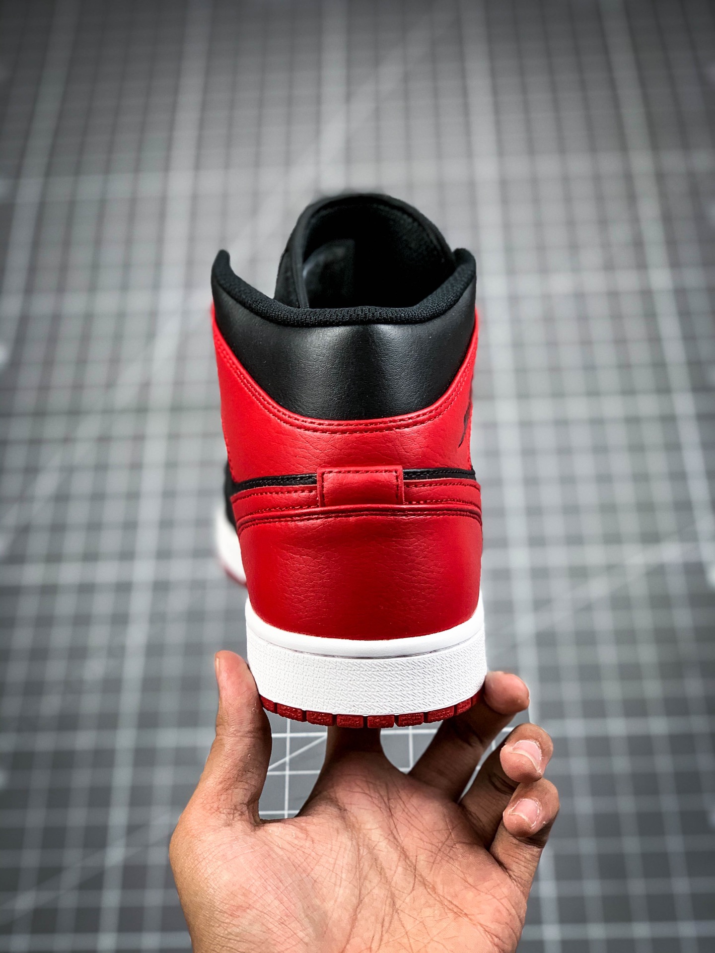 260 纯原版 Air Jordan 1 Mid AJ1乔1中帮文化篮球鞋 男鞋8孔 554724-074